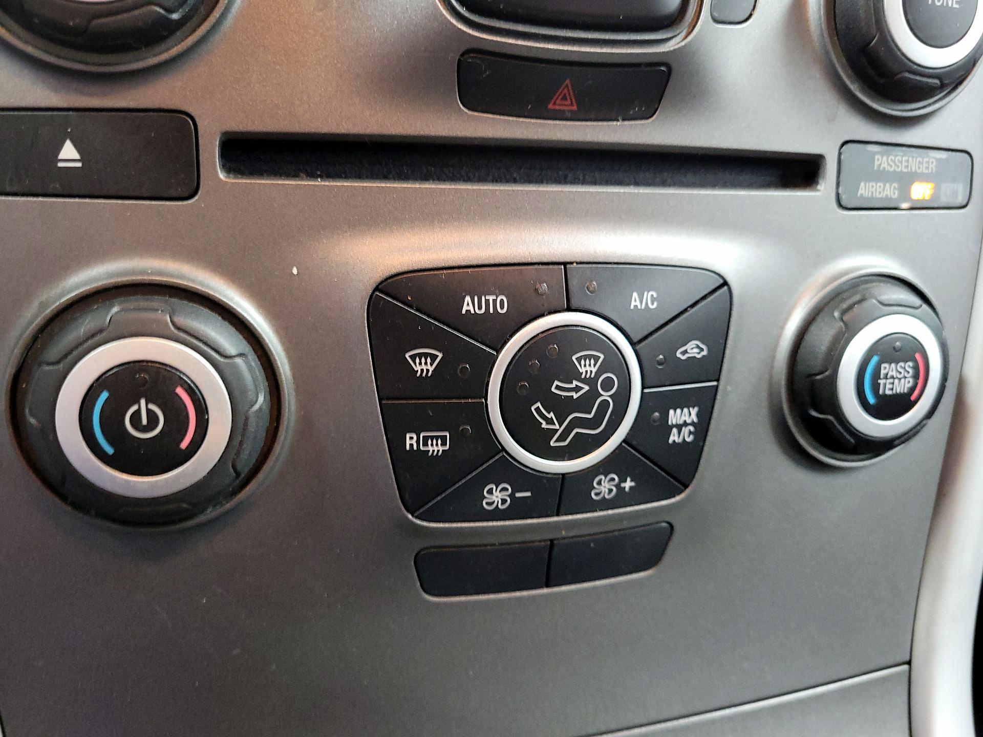 Thumbnail: 2014 Ford Edge - 15