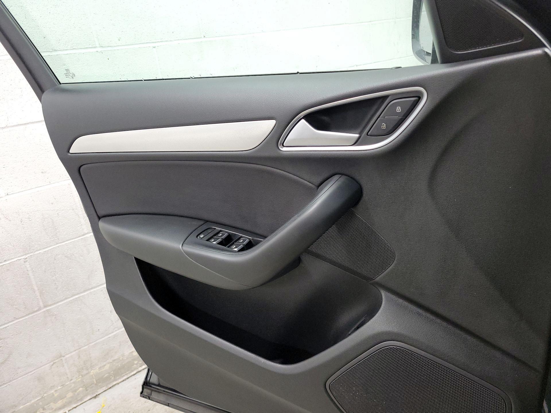 Thumbnail: 2018 Audi Q3 - 12