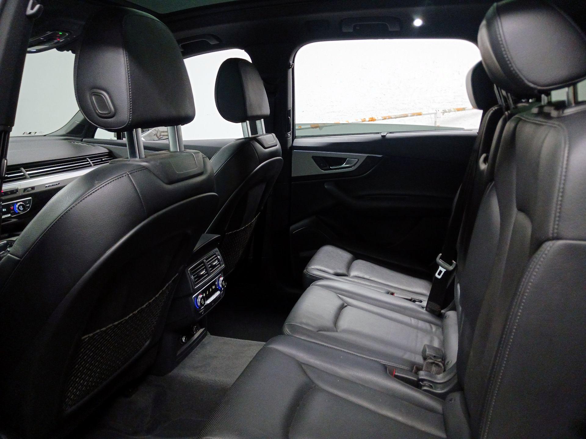 Thumbnail: 2019 Audi Q7 - 19