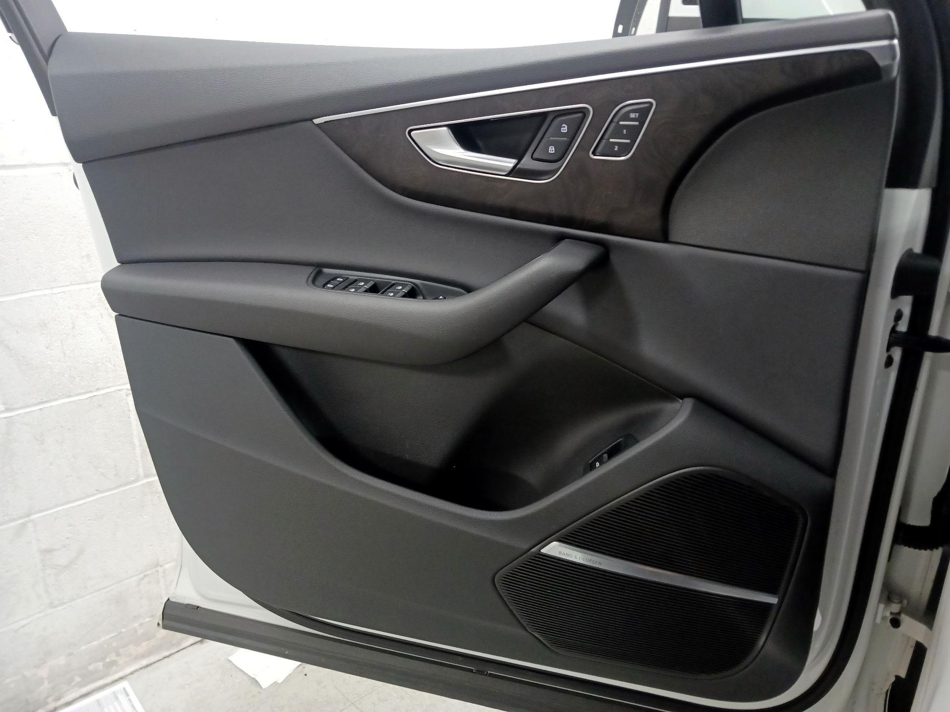 Thumbnail: 2021 Audi Q7 - 12