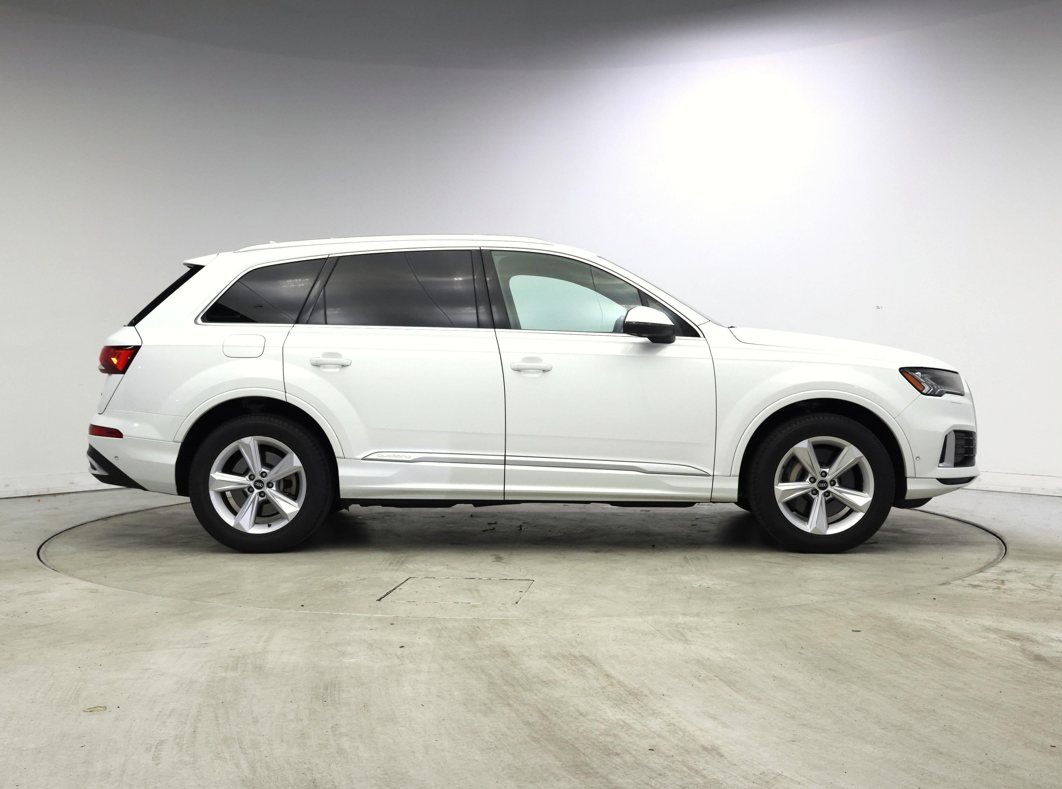 Thumbnail: 2021 Audi Q7 - 7