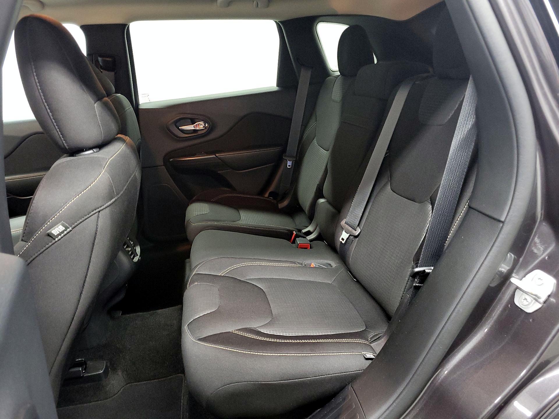 Thumbnail: 2015 Jeep Cherokee - 16