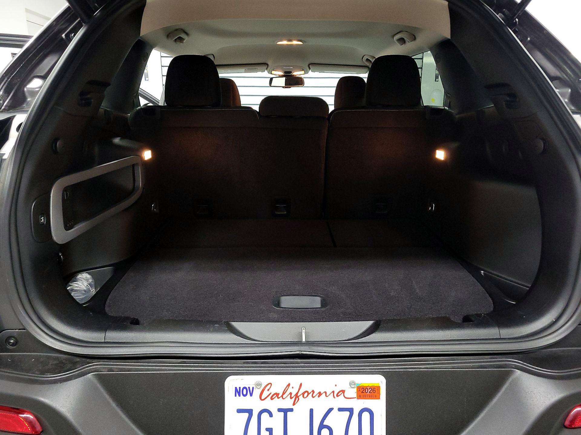 Thumbnail: 2015 Jeep Cherokee - 17