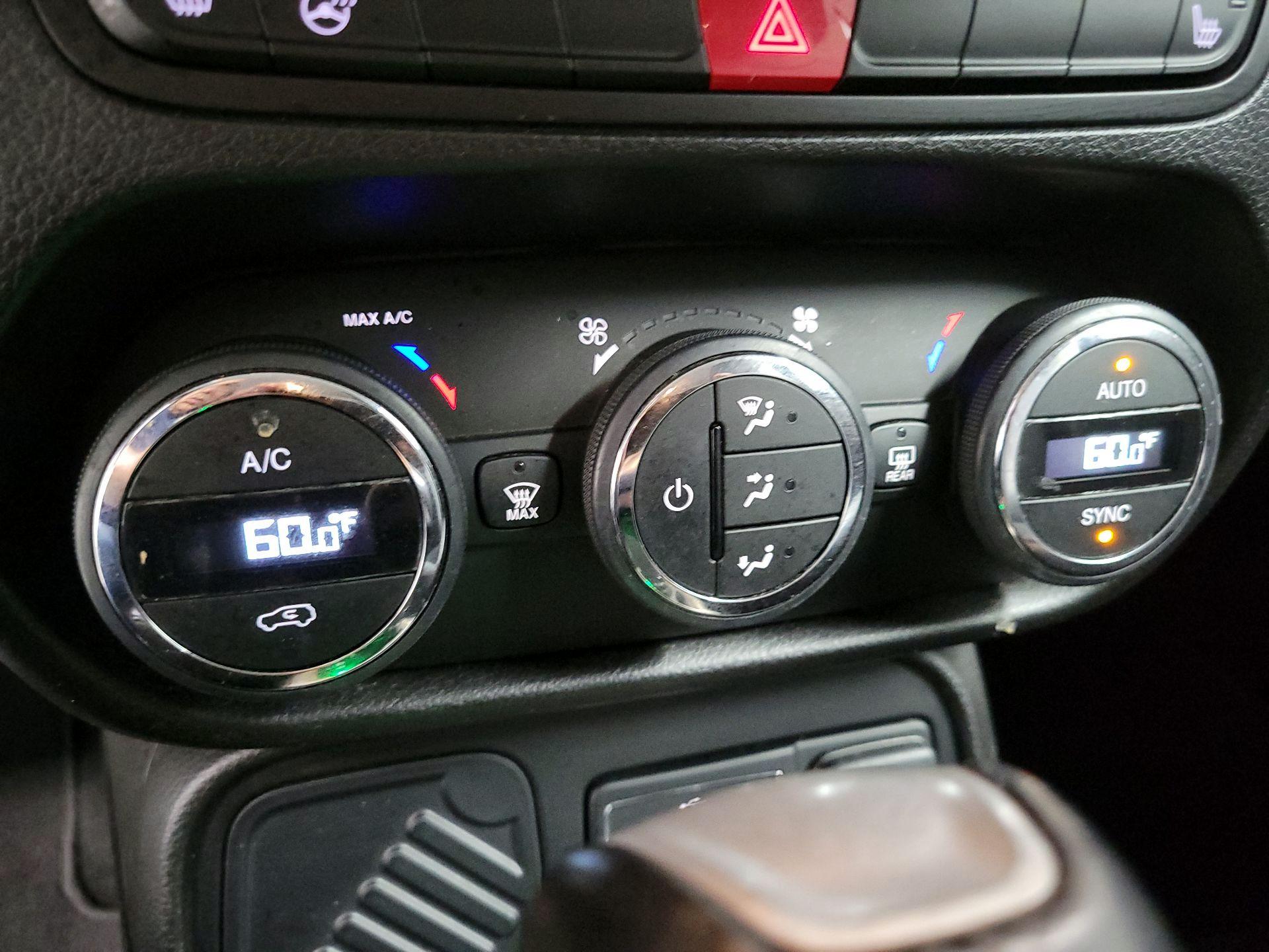 Thumbnail: 2017 Jeep Renegade - 16