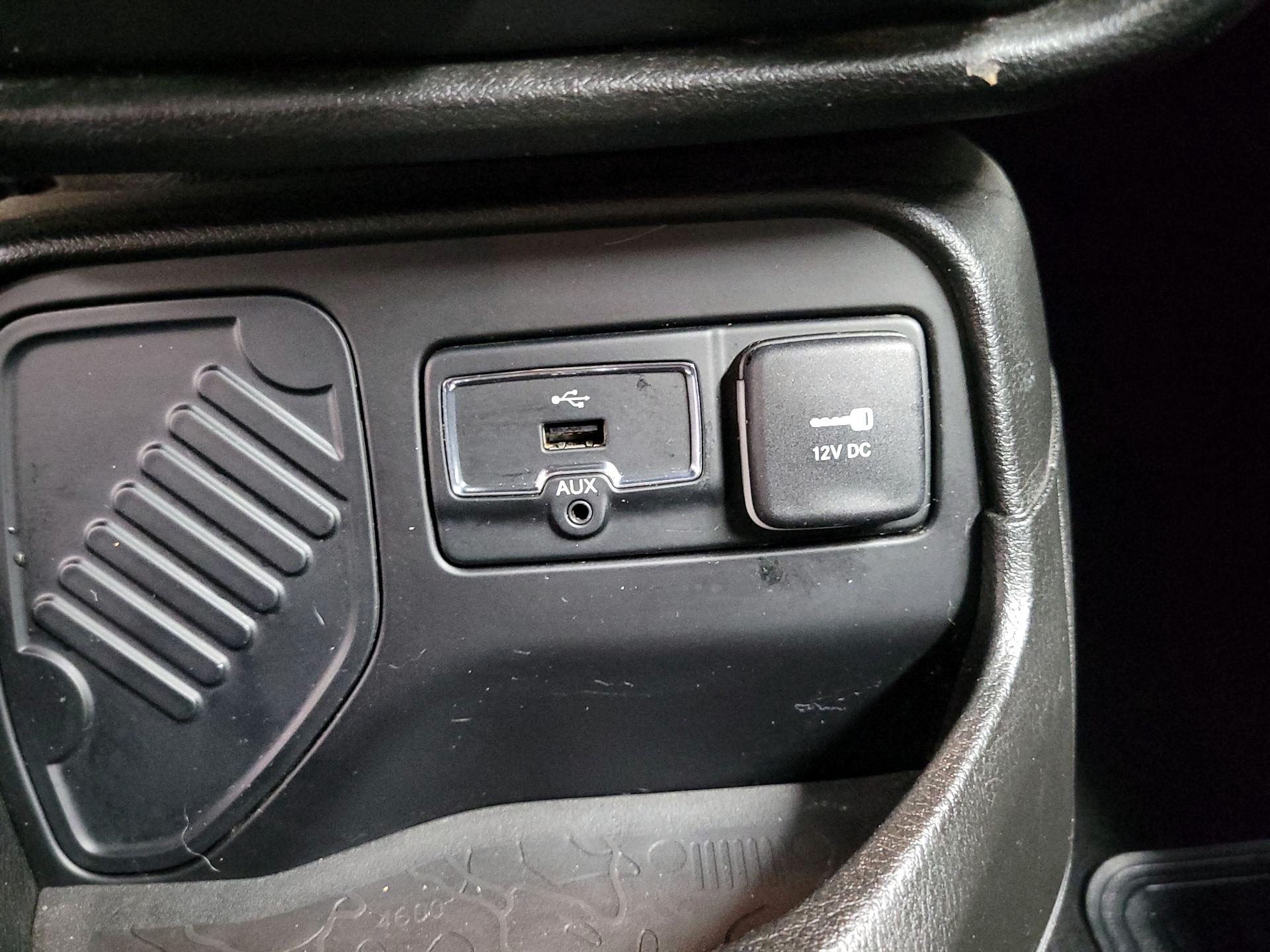 Thumbnail: 2017 Jeep Renegade - 18