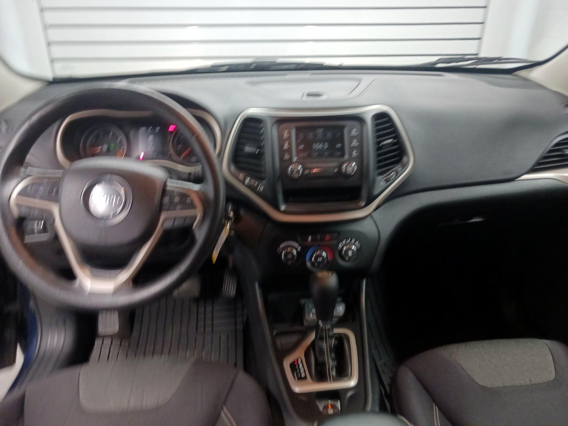 Thumbnail: 2015 Jeep Cherokee - 9