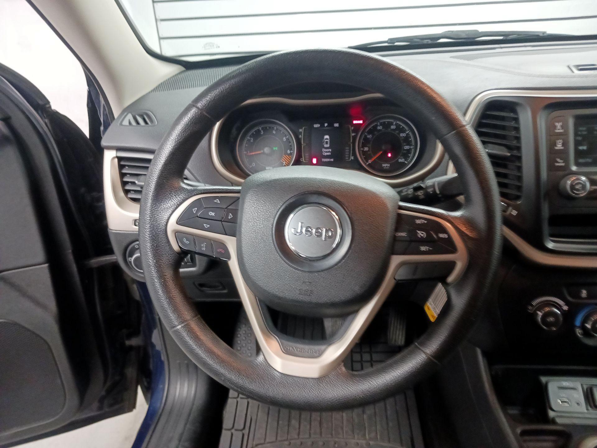 Thumbnail: 2015 Jeep Cherokee - 10