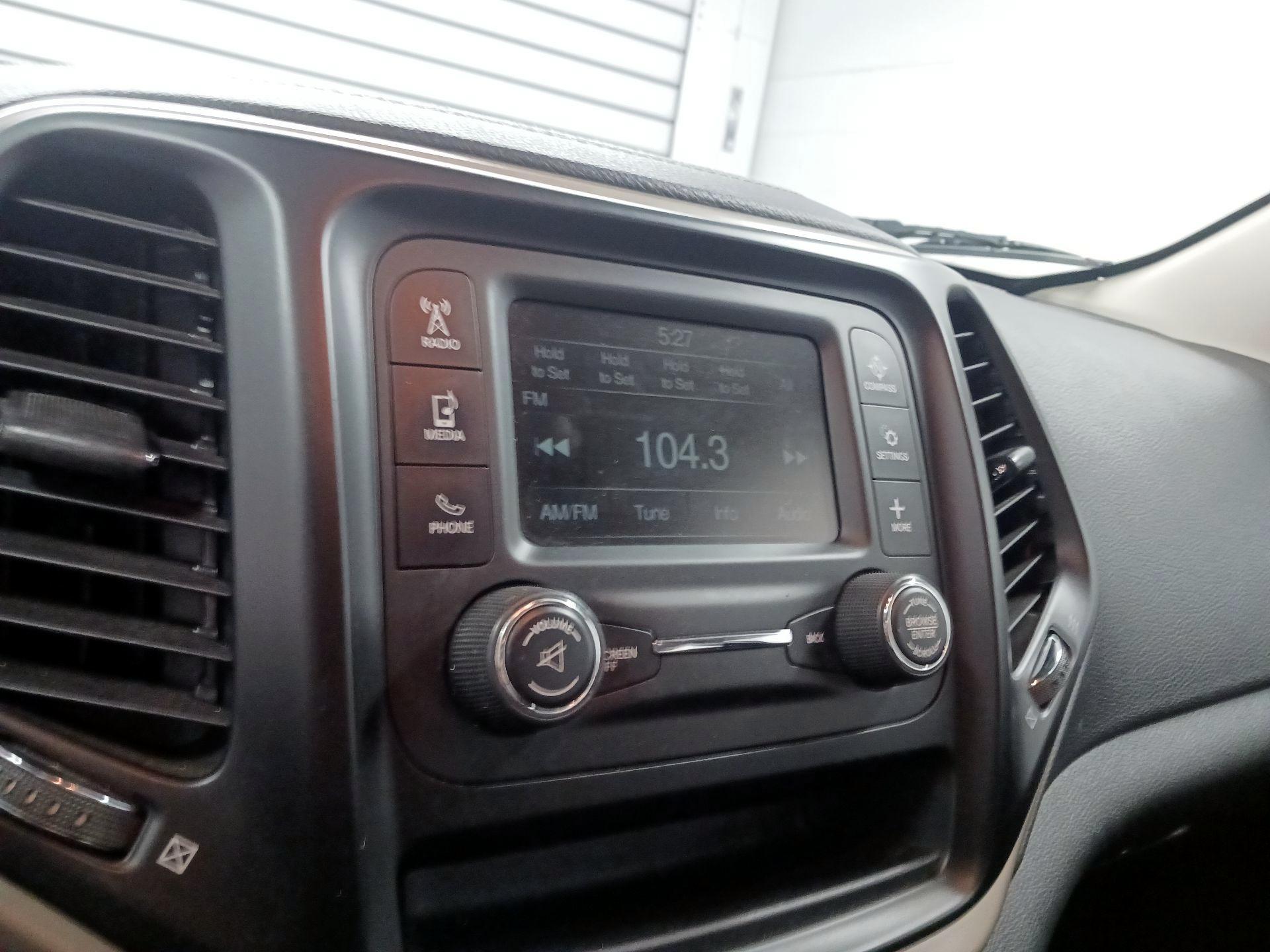 Thumbnail: 2015 Jeep Cherokee - 13
