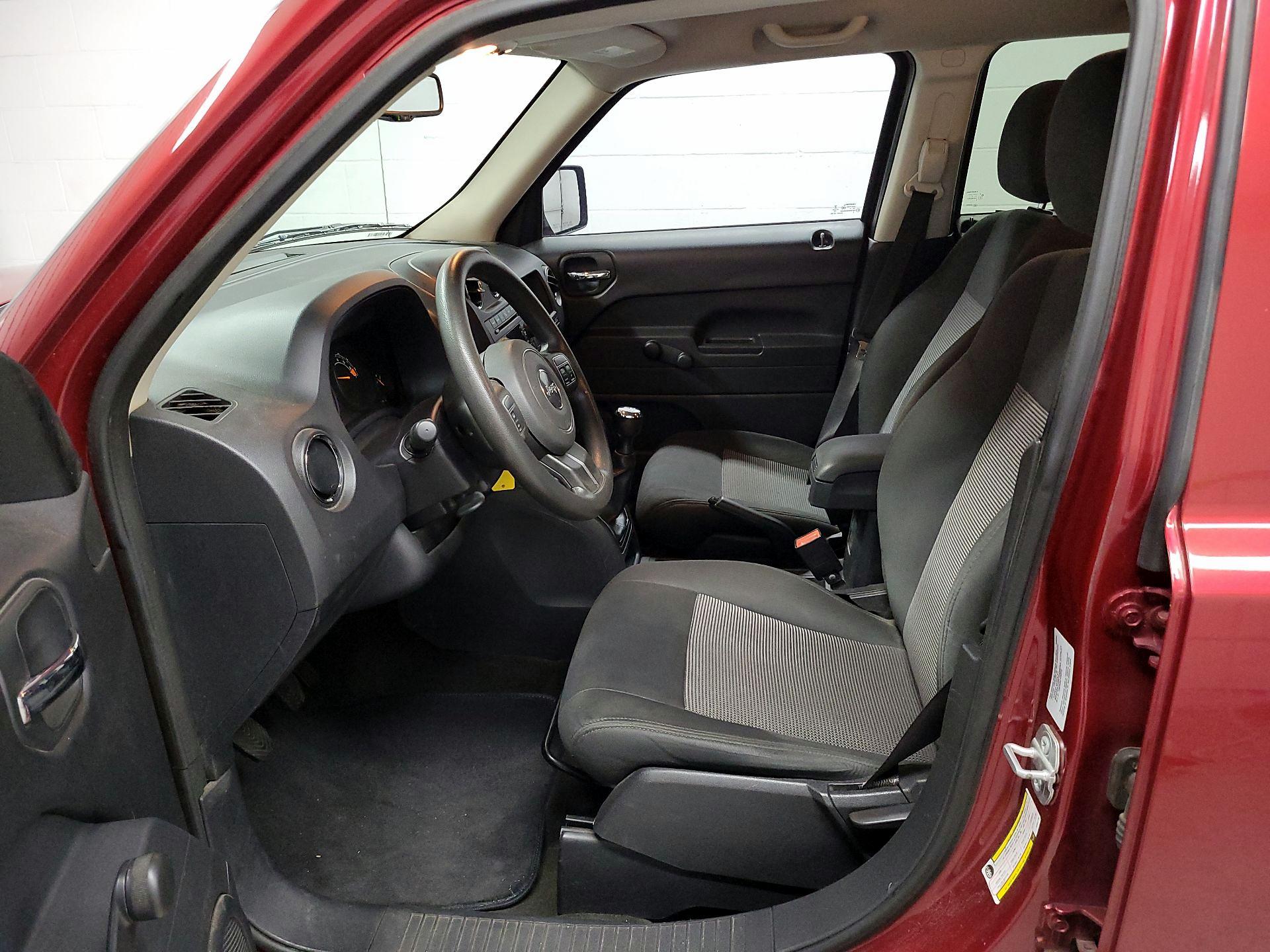 Thumbnail: 2016 Jeep Patriot - 11