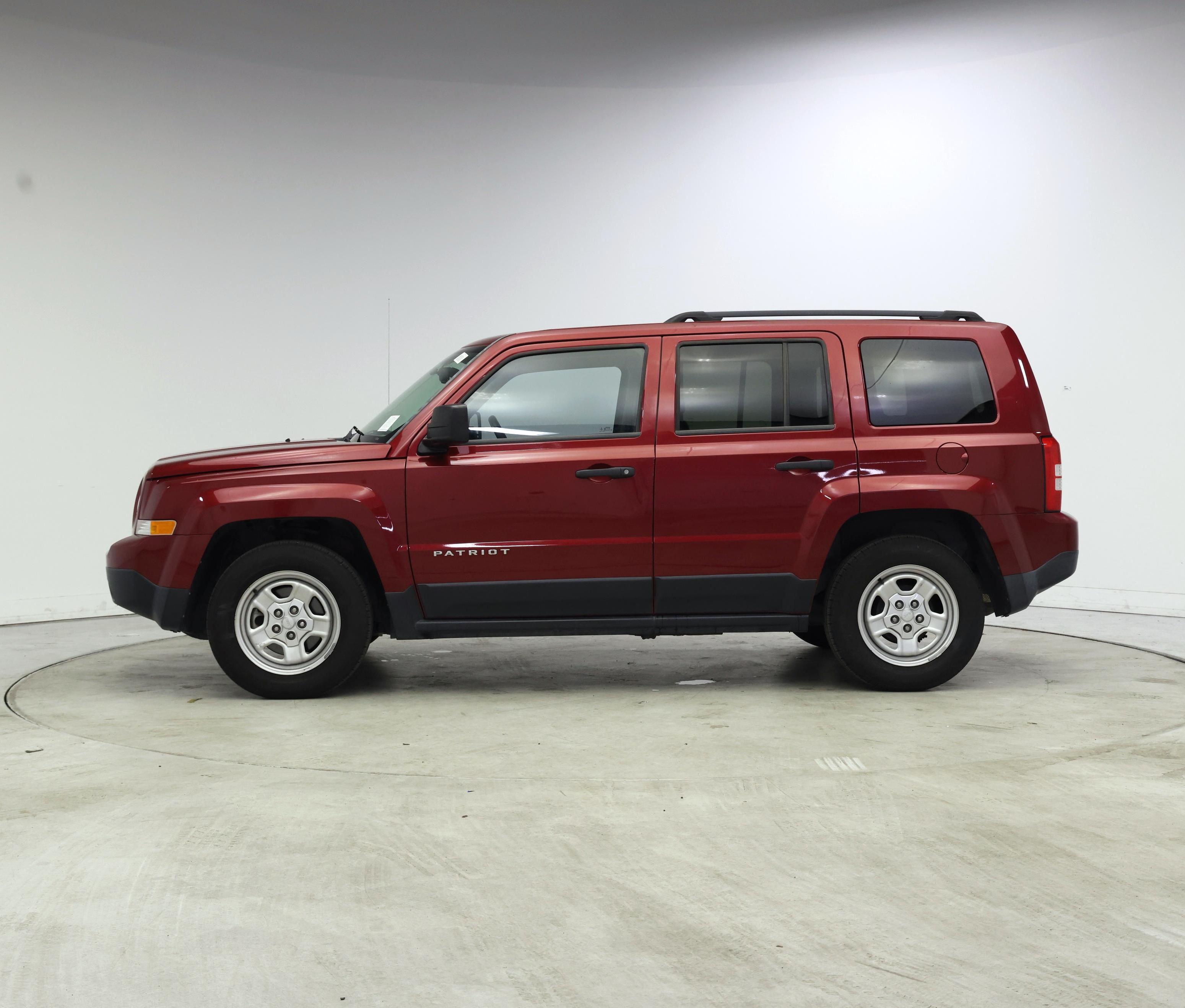 Thumbnail: 2016 Jeep Patriot - 3