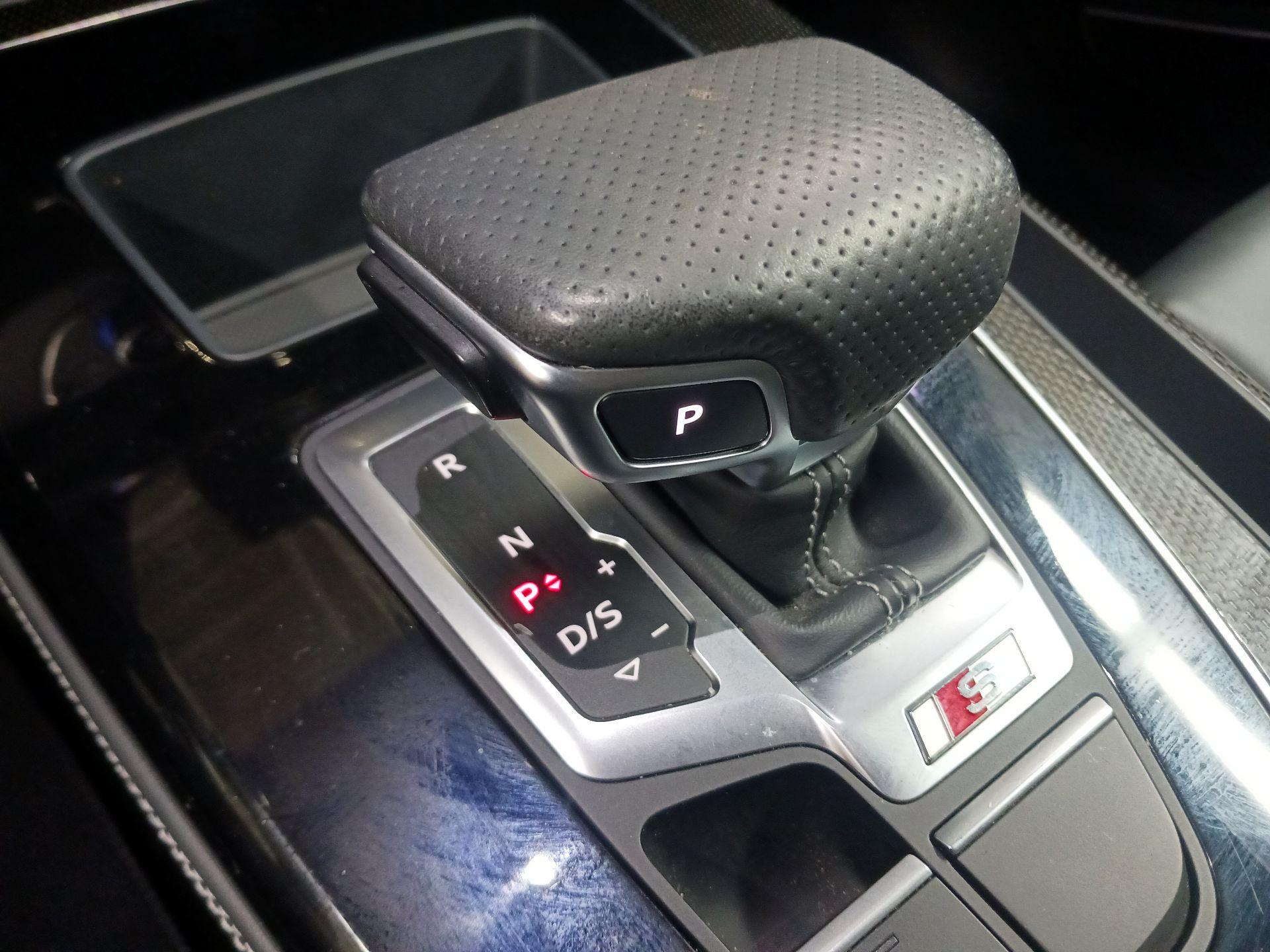 Thumbnail: 2022 Audi SQ5 - 15