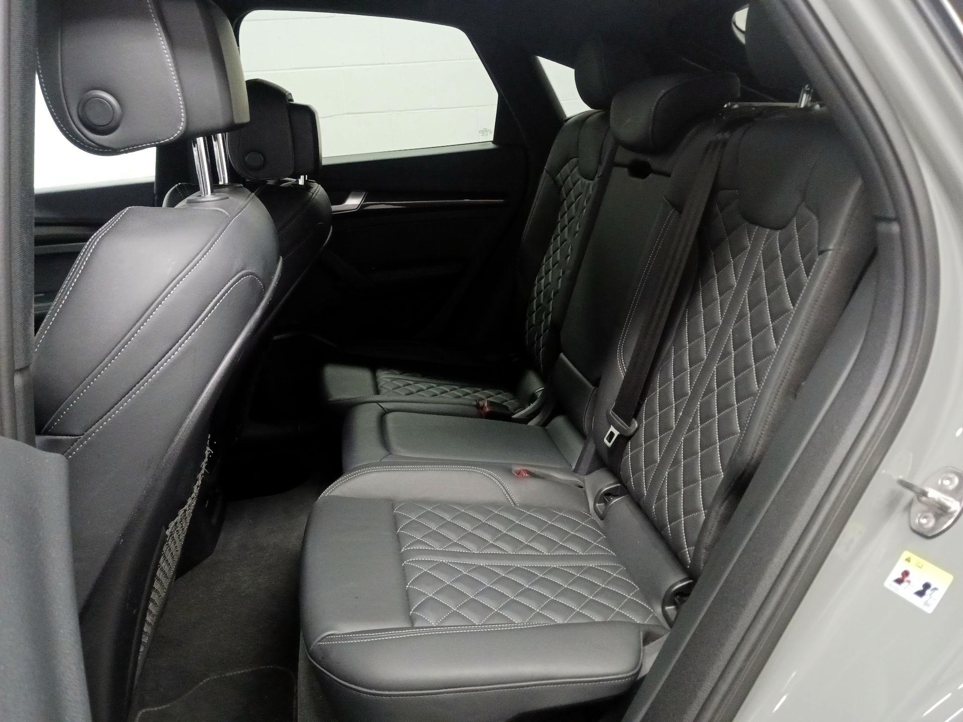 Thumbnail: 2022 Audi SQ5 - 16