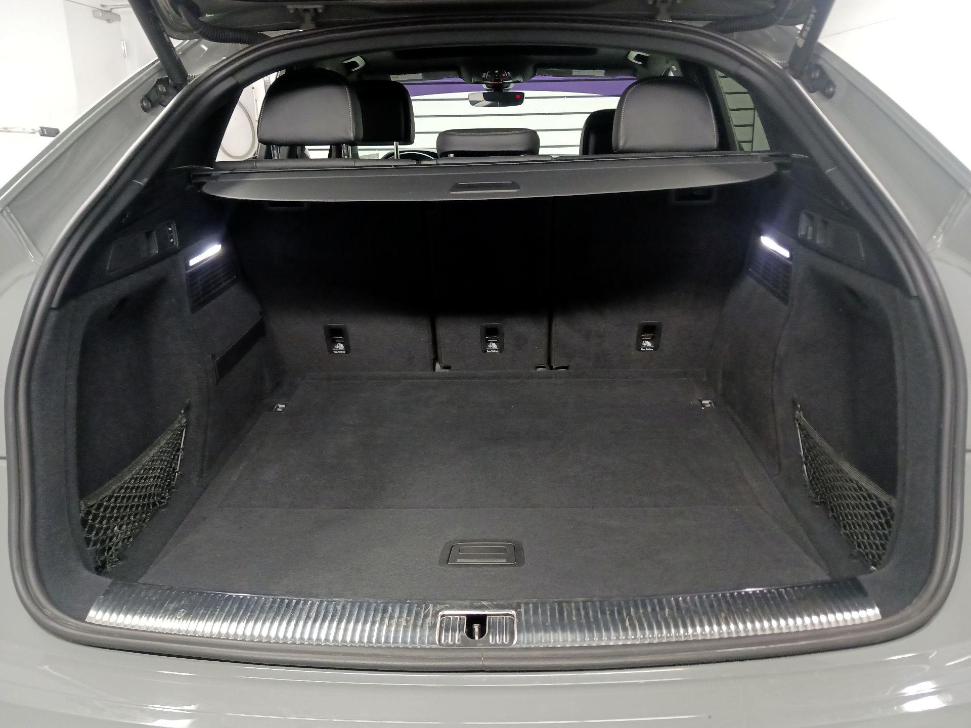 Thumbnail: 2022 Audi SQ5 - 17