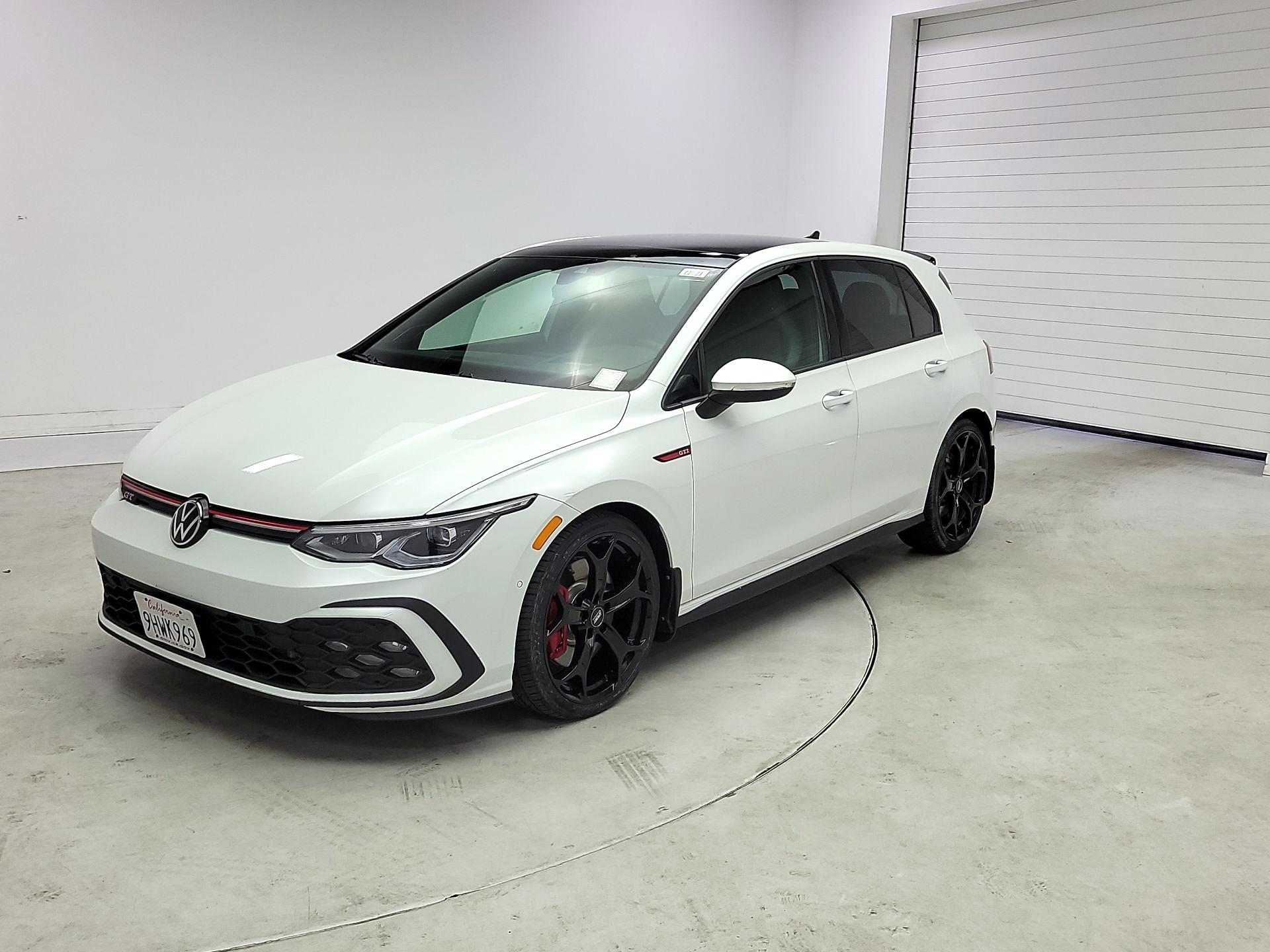 Thumbnail: 2023 Volkswagen Golf - 3