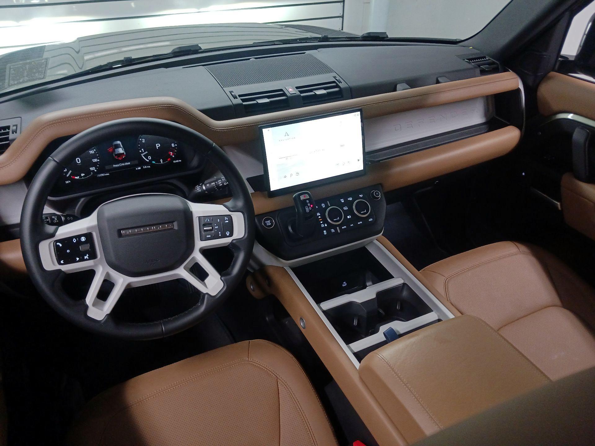 Thumbnail: 2025 Land Rover Defender - 9