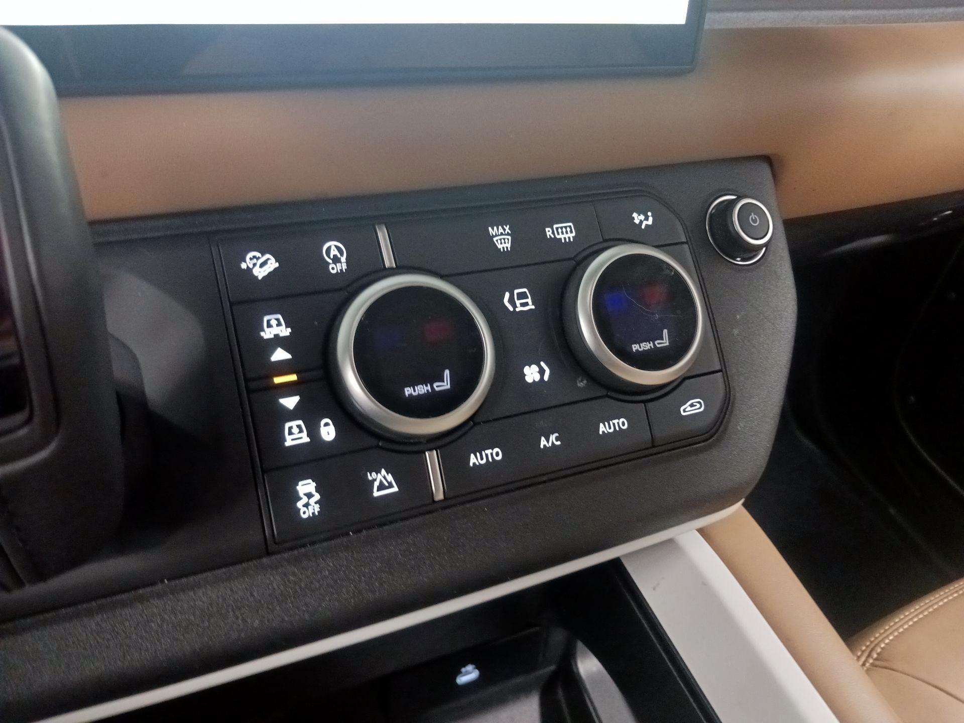 Thumbnail: 2025 Land Rover Defender - 15