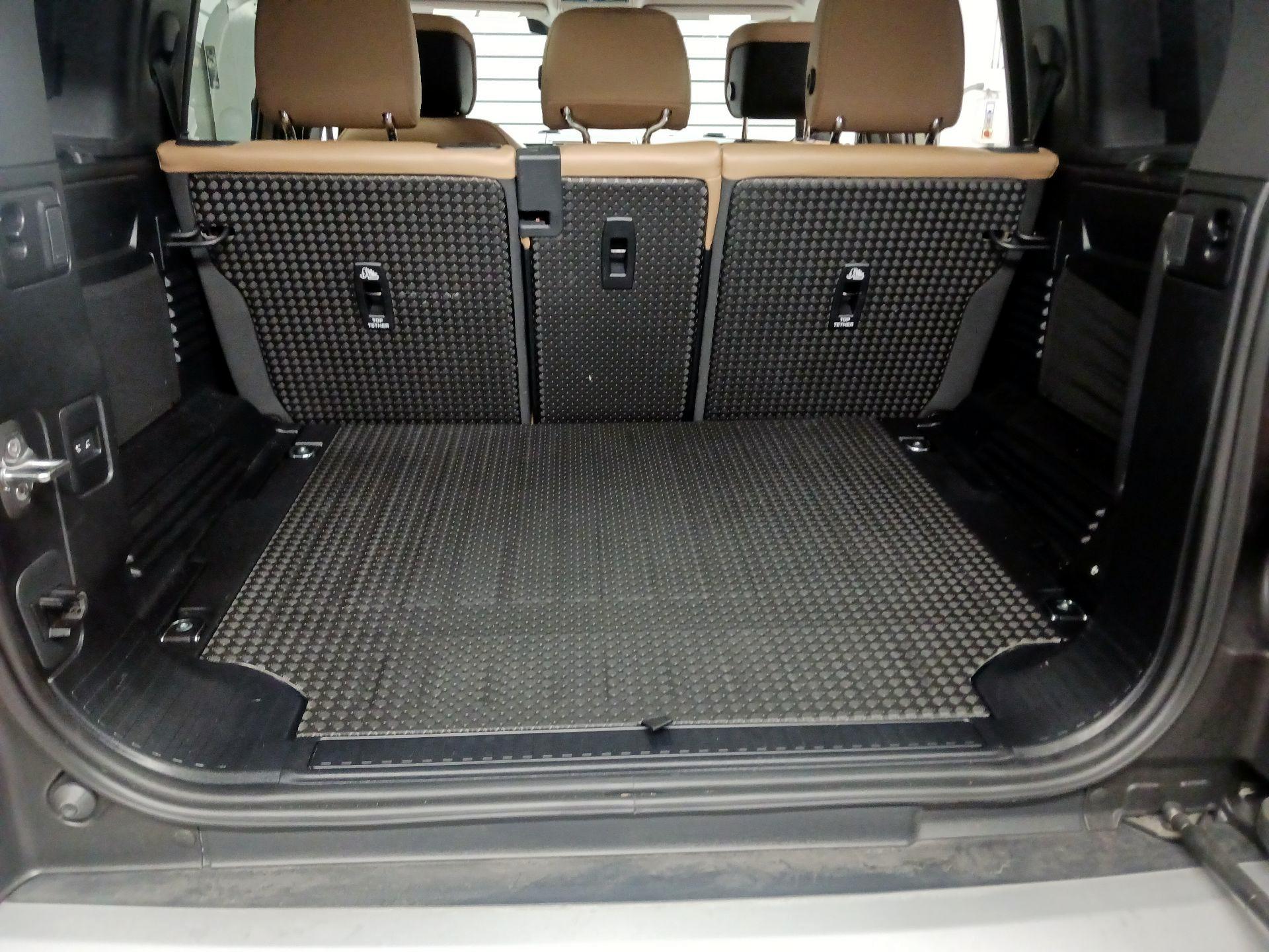 Thumbnail: 2025 Land Rover Defender - 18