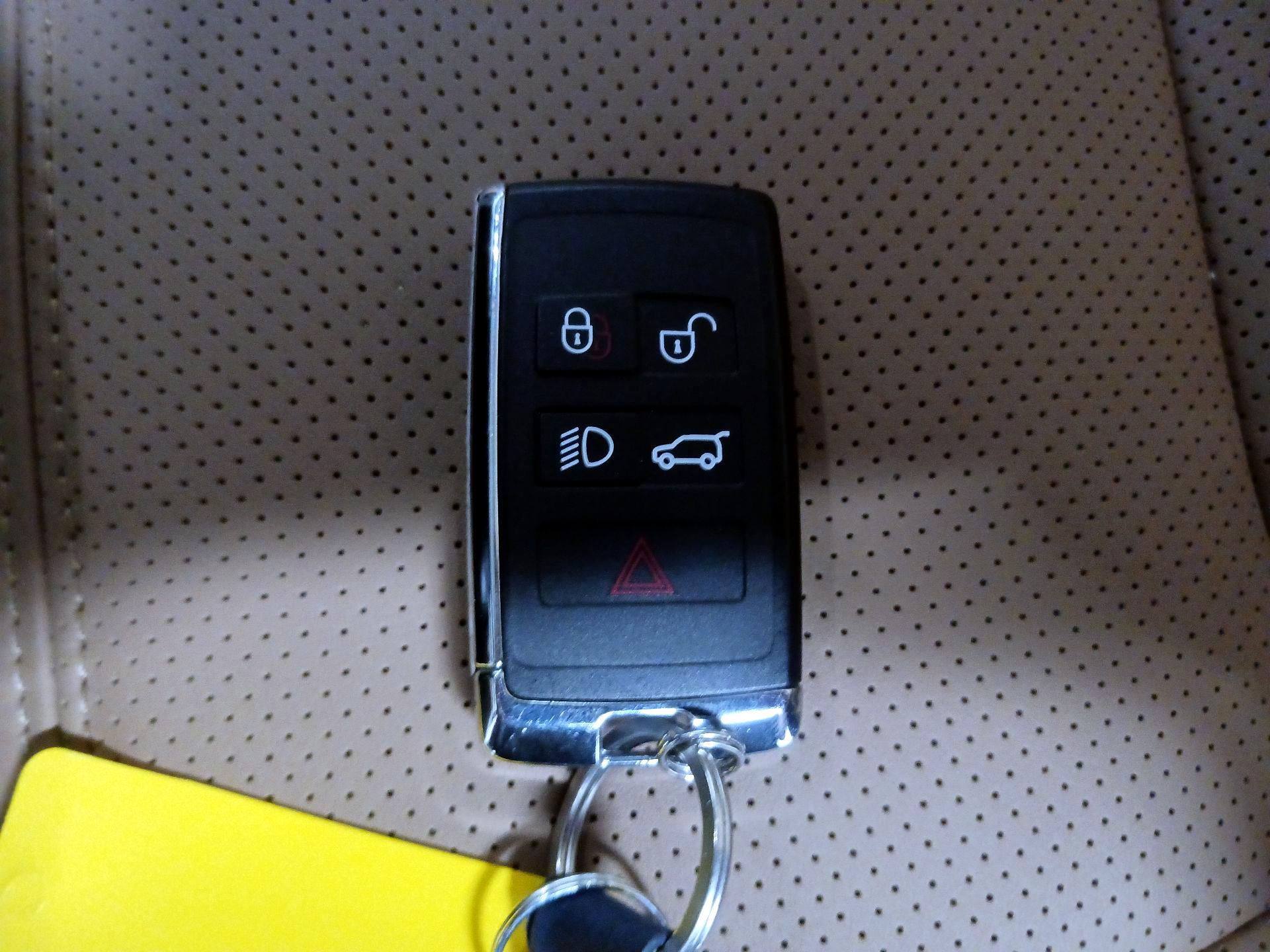 Thumbnail: 2025 Land Rover Defender - 20