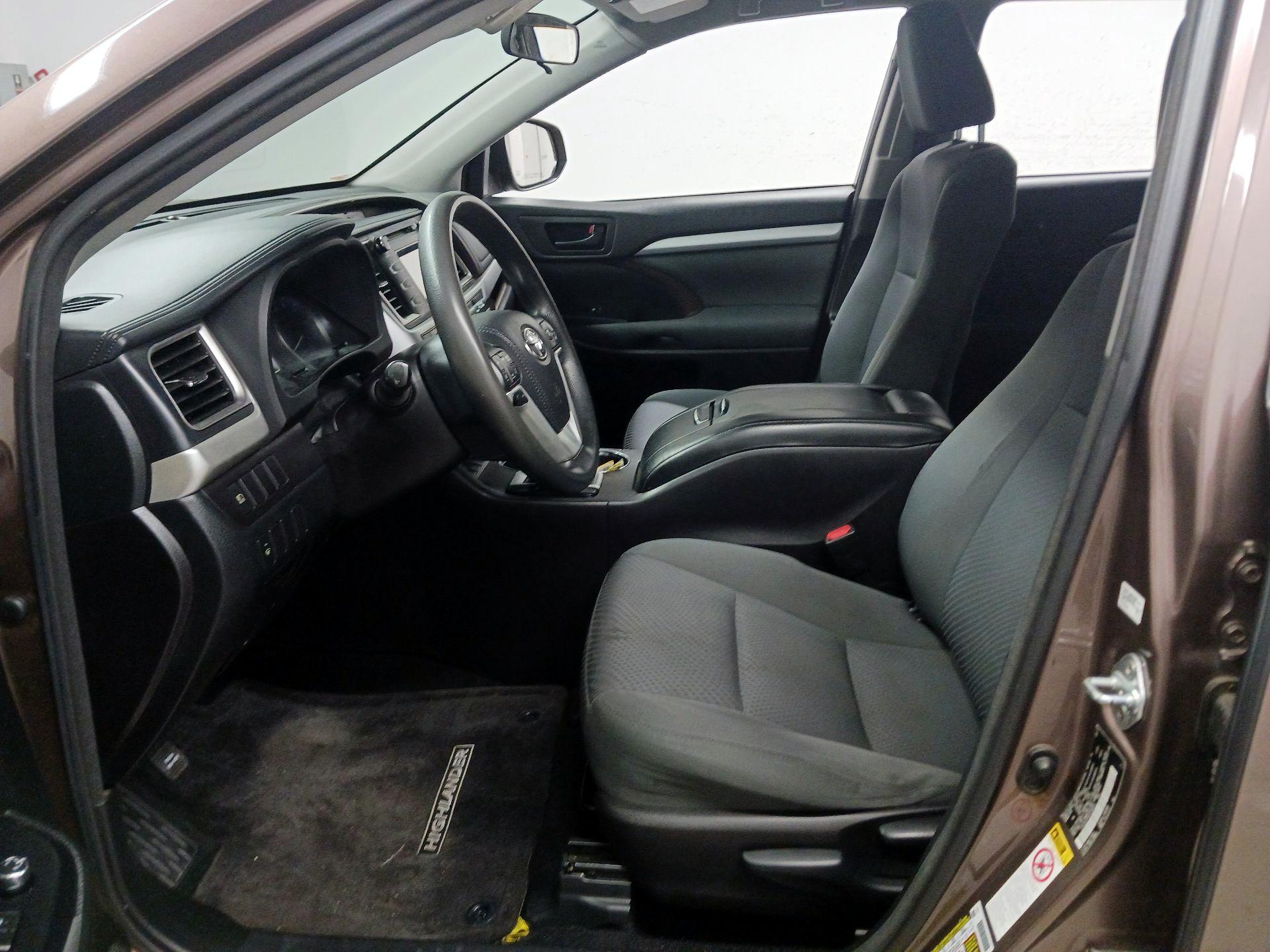 Thumbnail: 2017 Toyota Highlander - 11