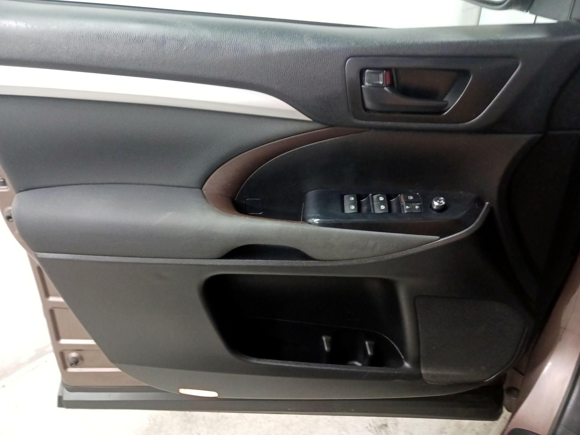 Thumbnail: 2017 Toyota Highlander - 12