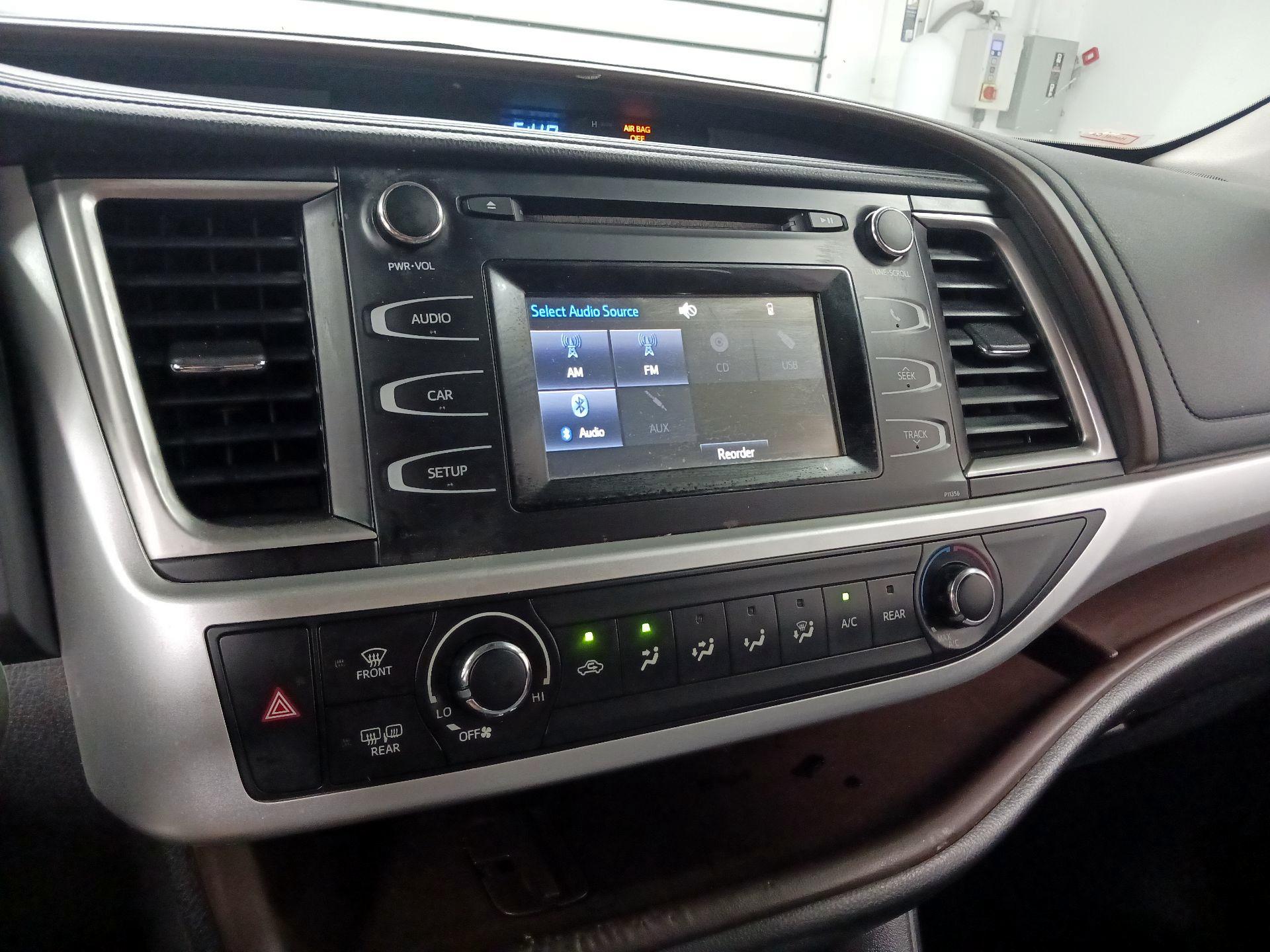 Thumbnail: 2017 Toyota Highlander - 14