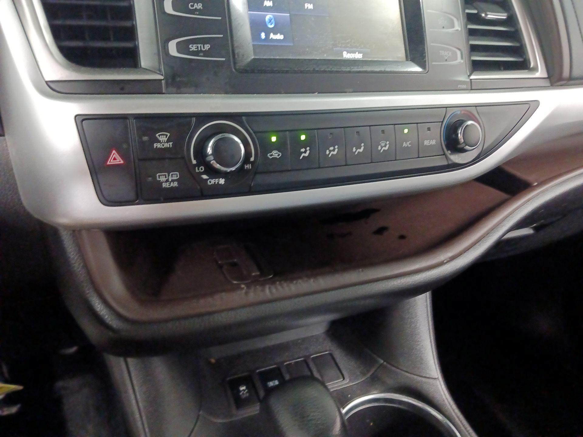 Thumbnail: 2017 Toyota Highlander - 15