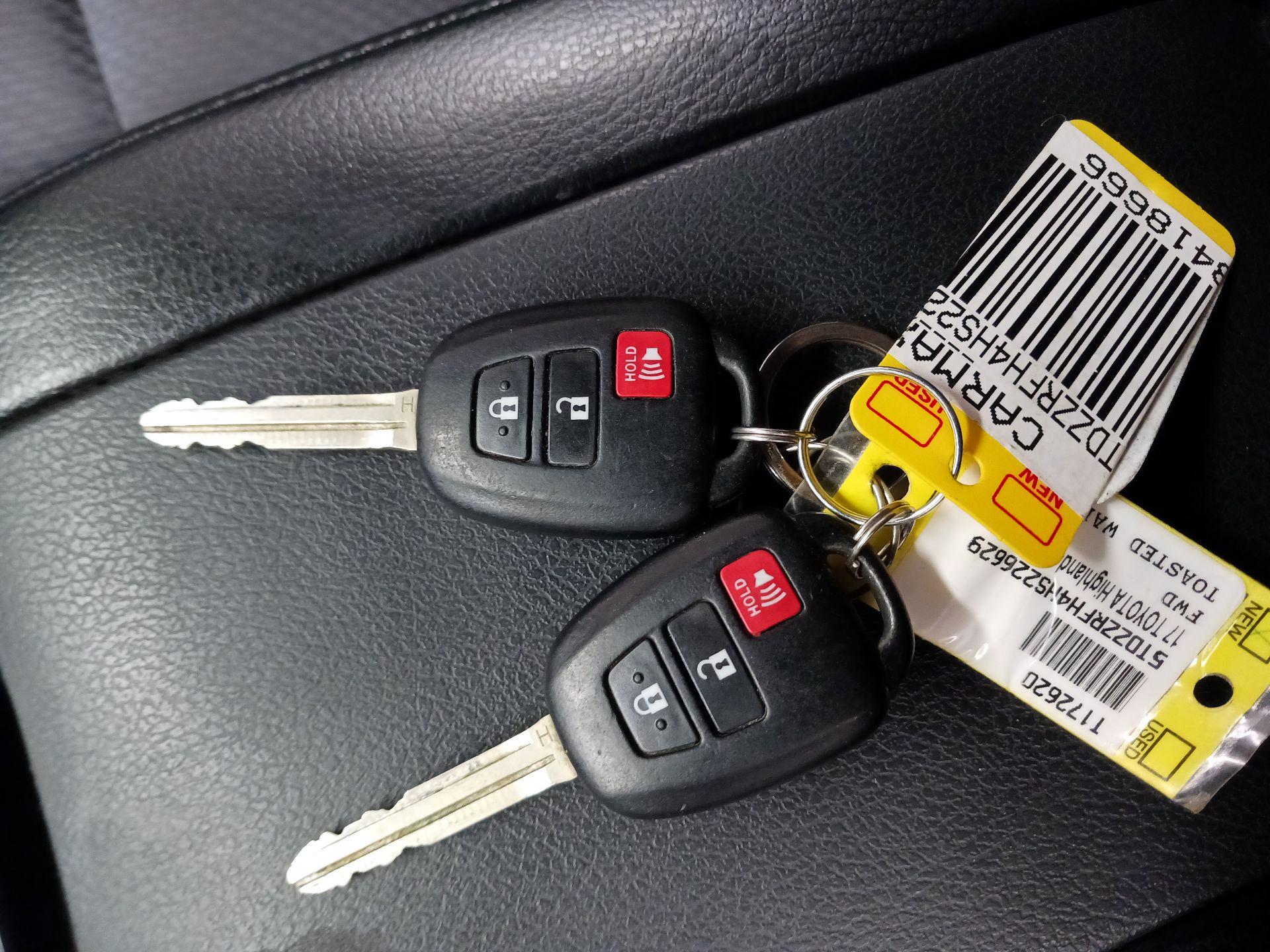 Thumbnail: 2017 Toyota Highlander - 19