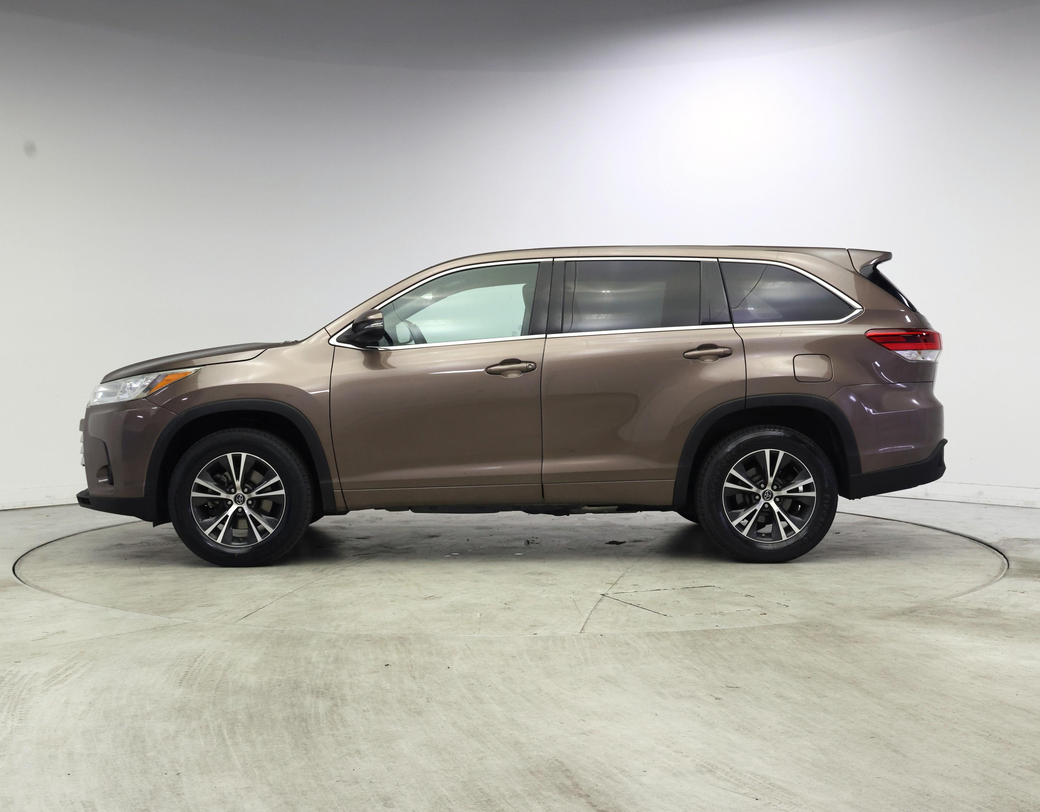 Thumbnail: 2017 Toyota Highlander - 3