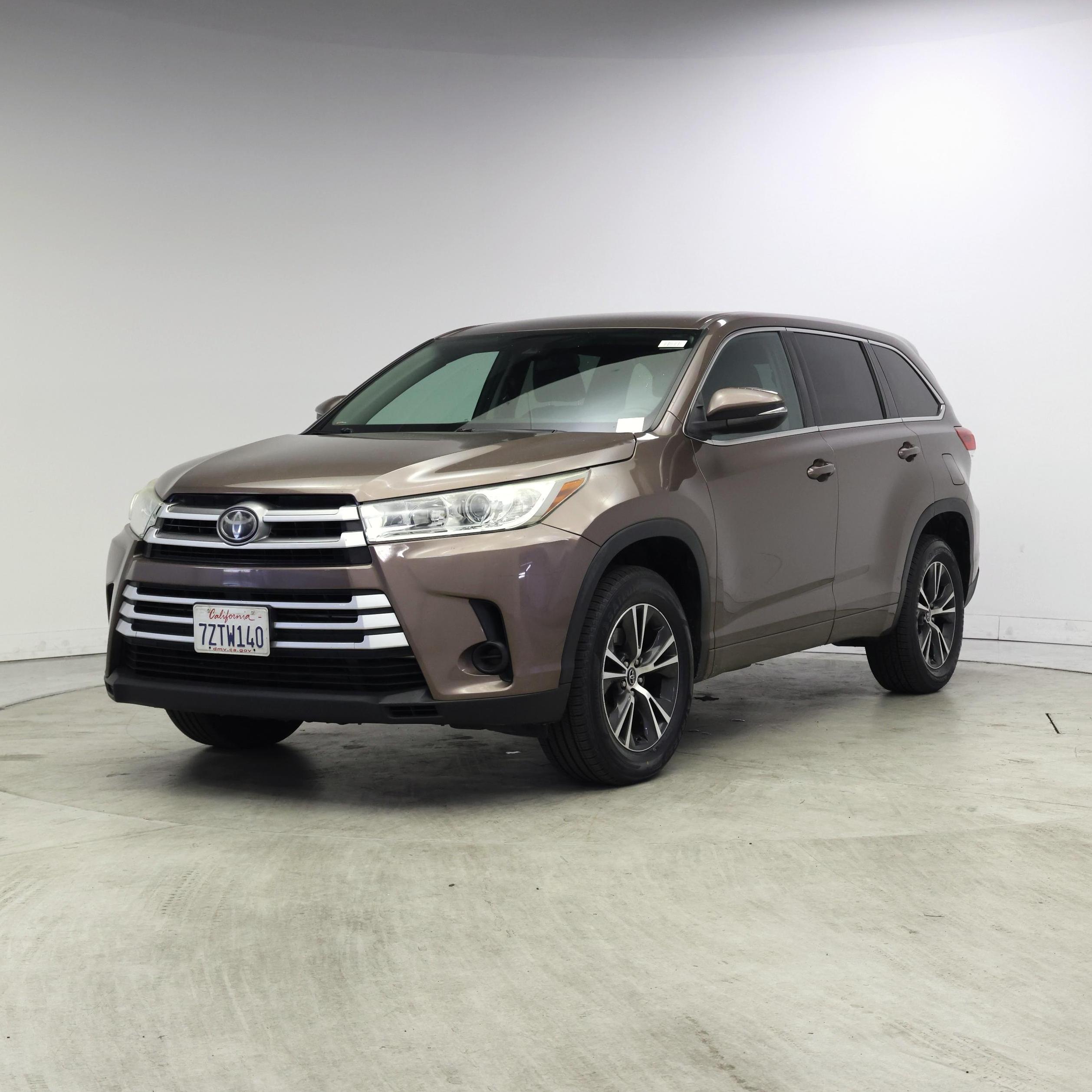 Thumbnail: 2017 Toyota Highlander - 4