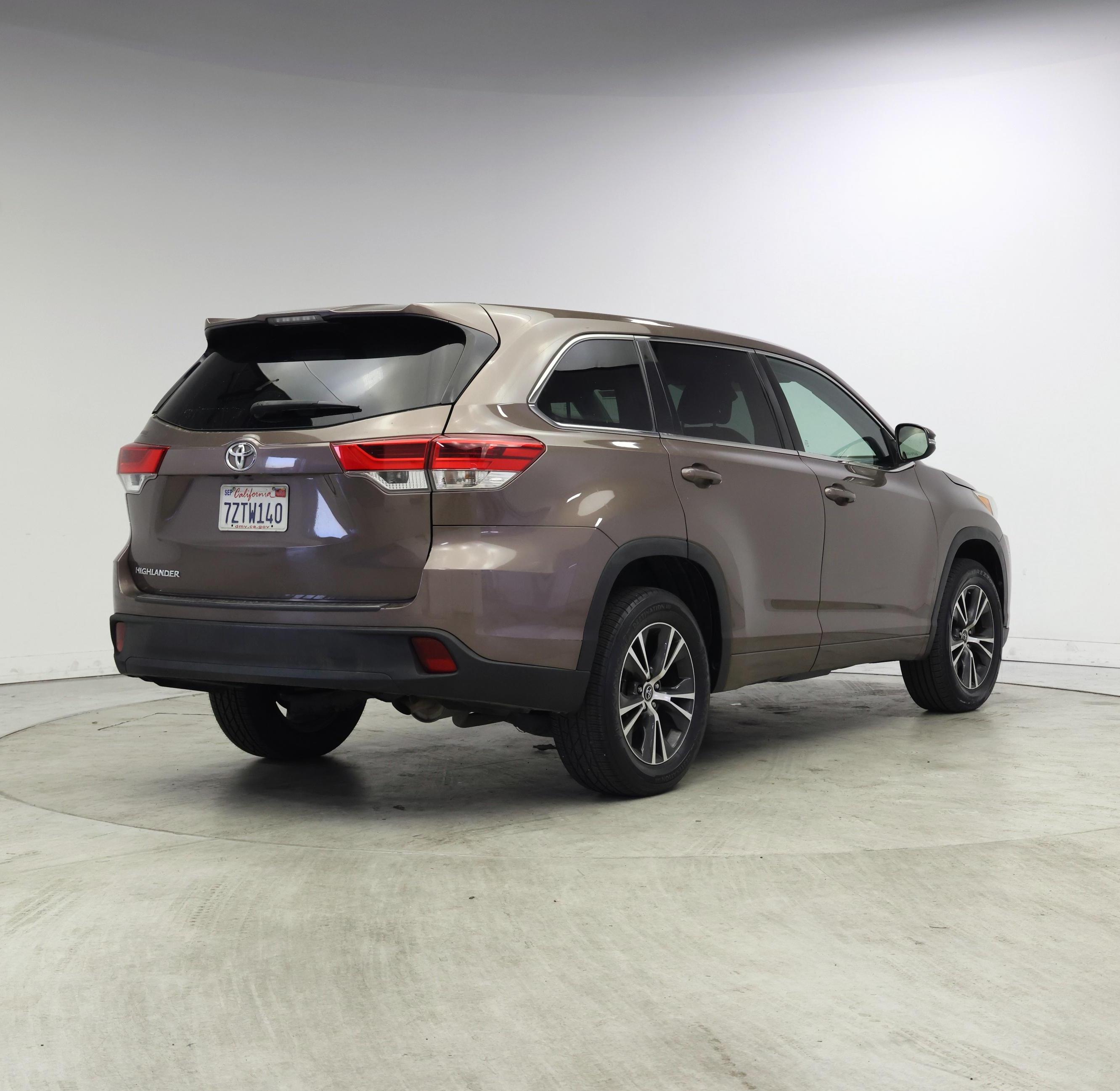 Thumbnail: 2017 Toyota Highlander - 8