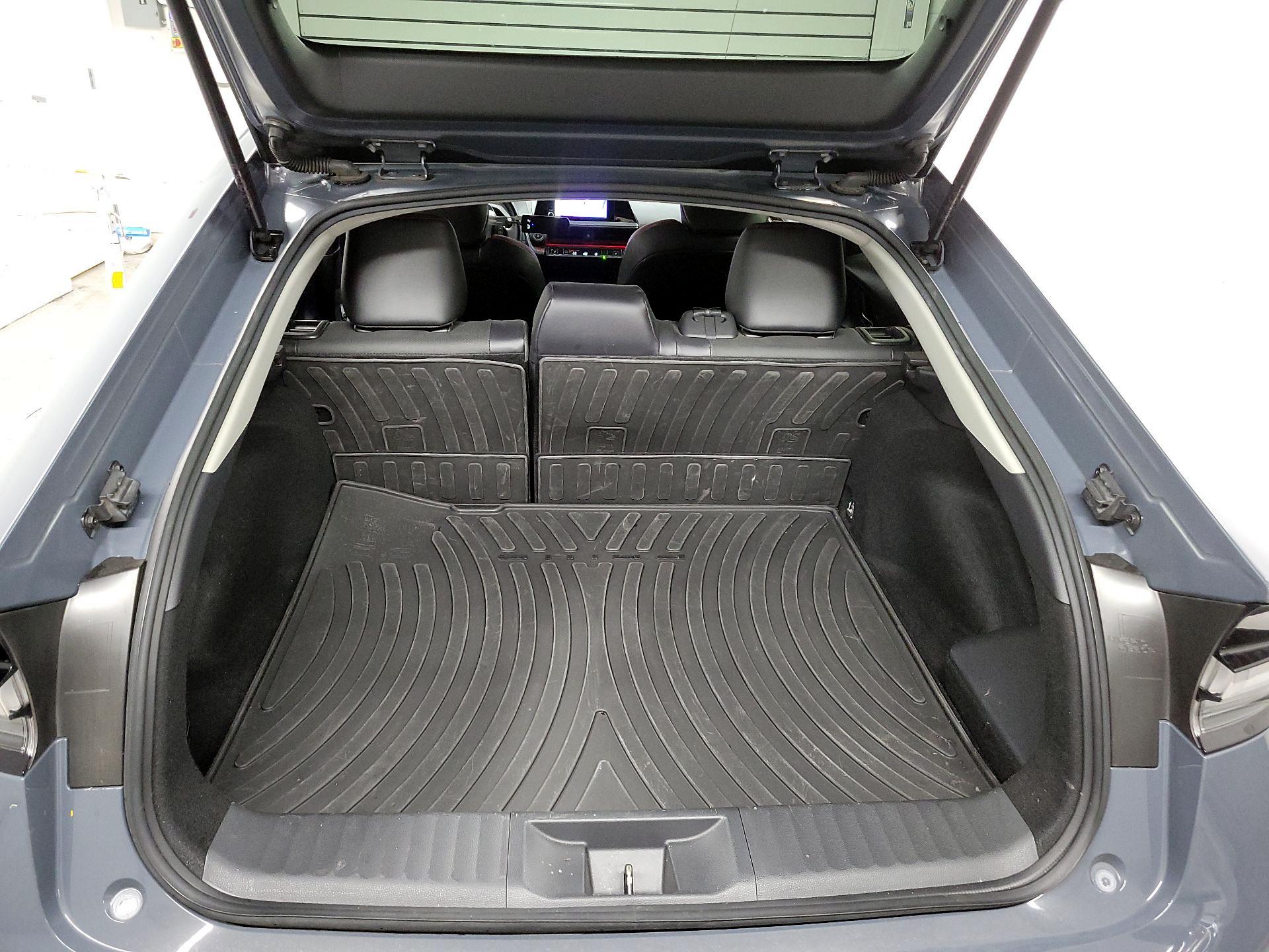 Thumbnail: 2024 Toyota Prius Prime - 18