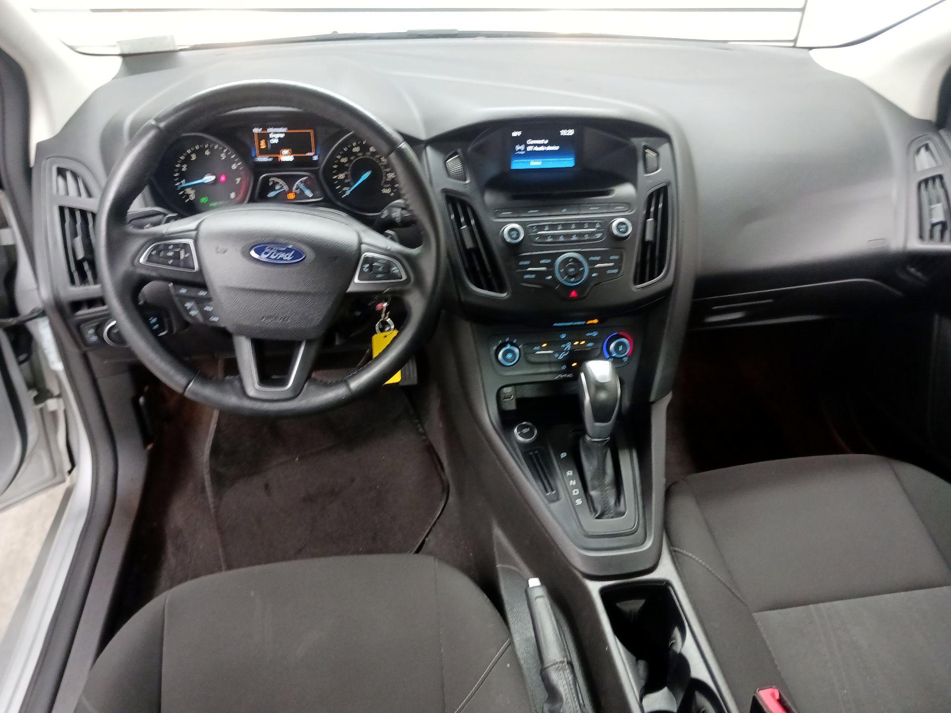 Thumbnail: 2015 Ford Focus - 9