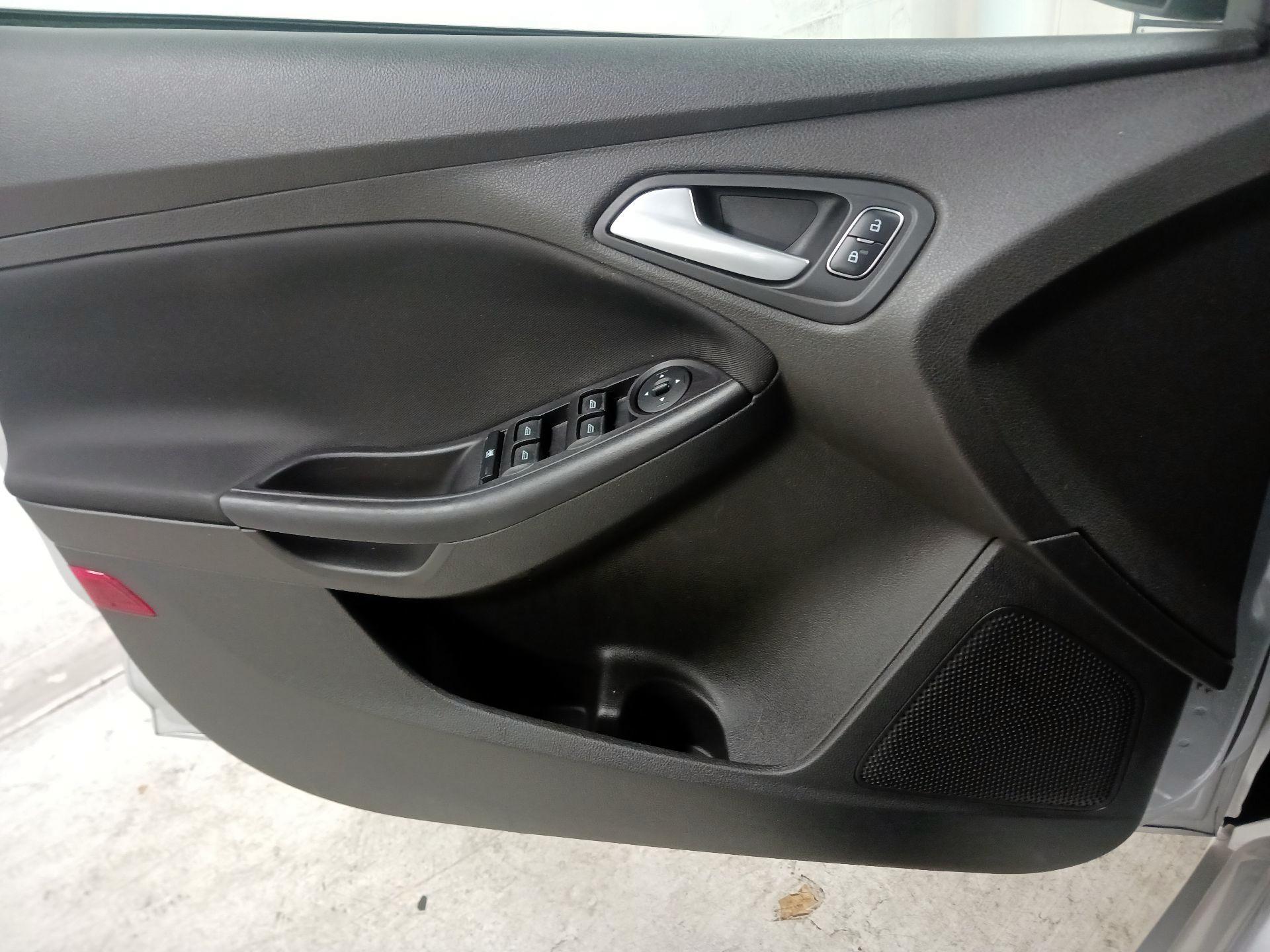 Thumbnail: 2015 Ford Focus - 12