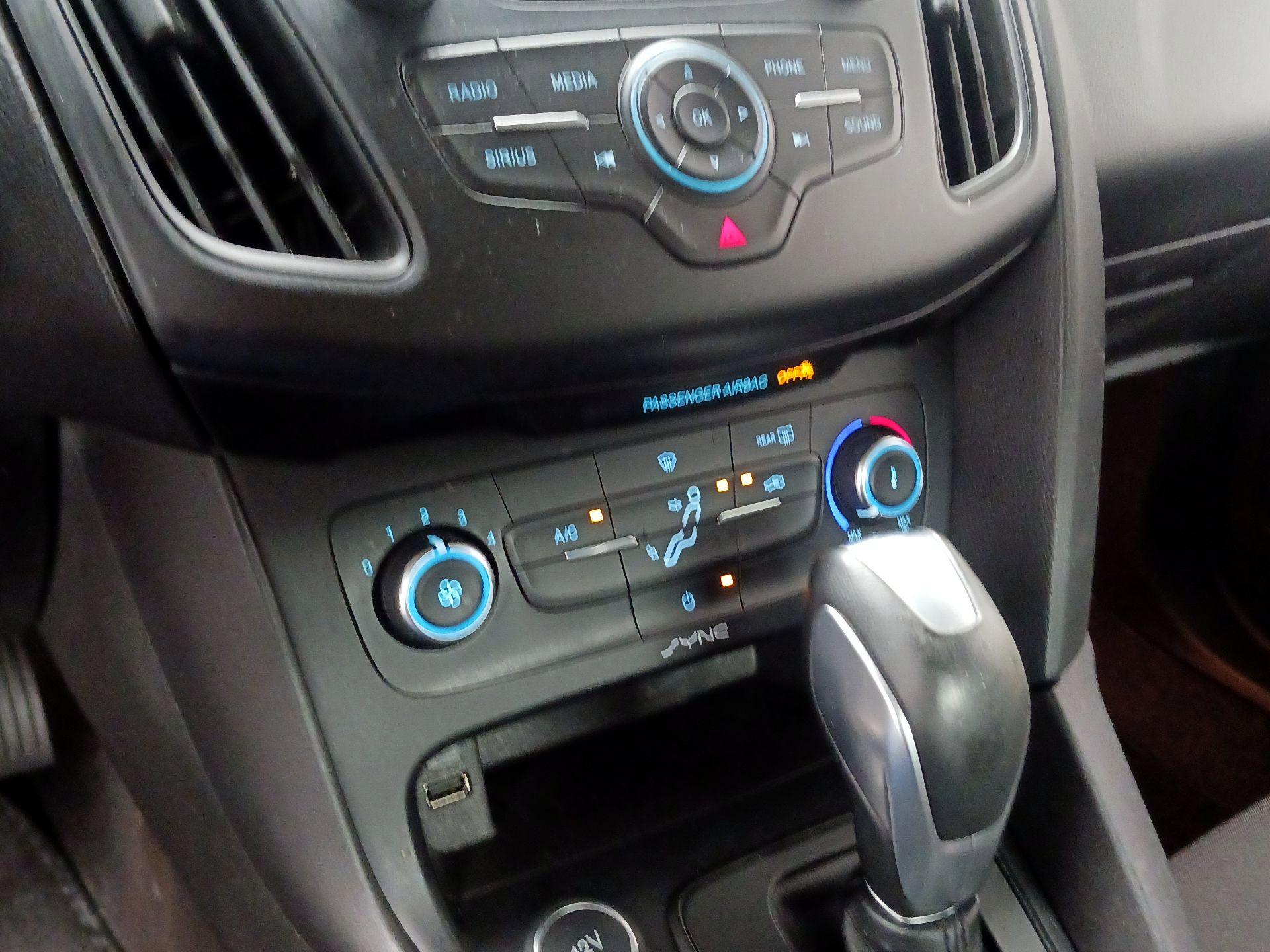 Thumbnail: 2015 Ford Focus - 14