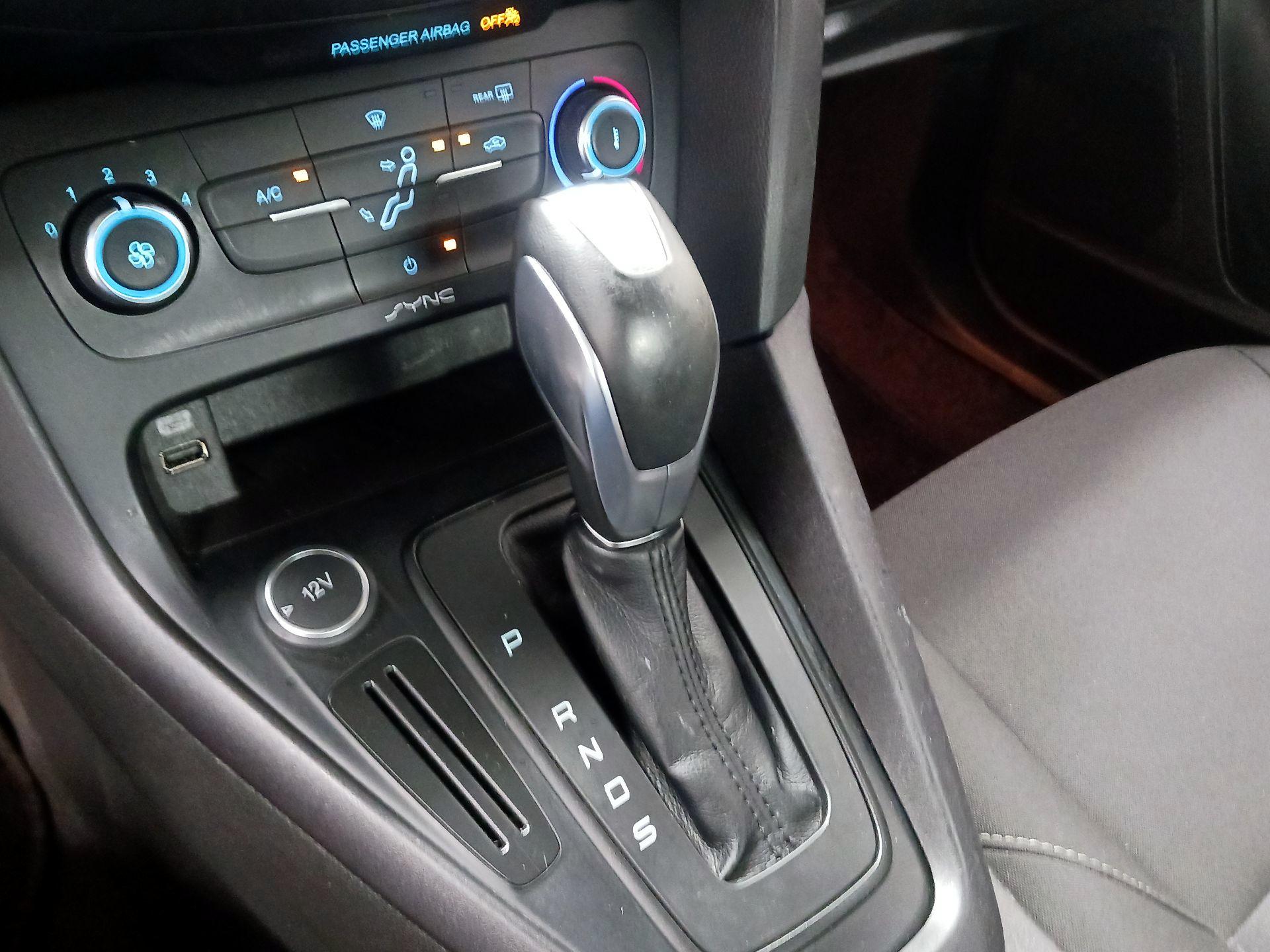 Thumbnail: 2015 Ford Focus - 15