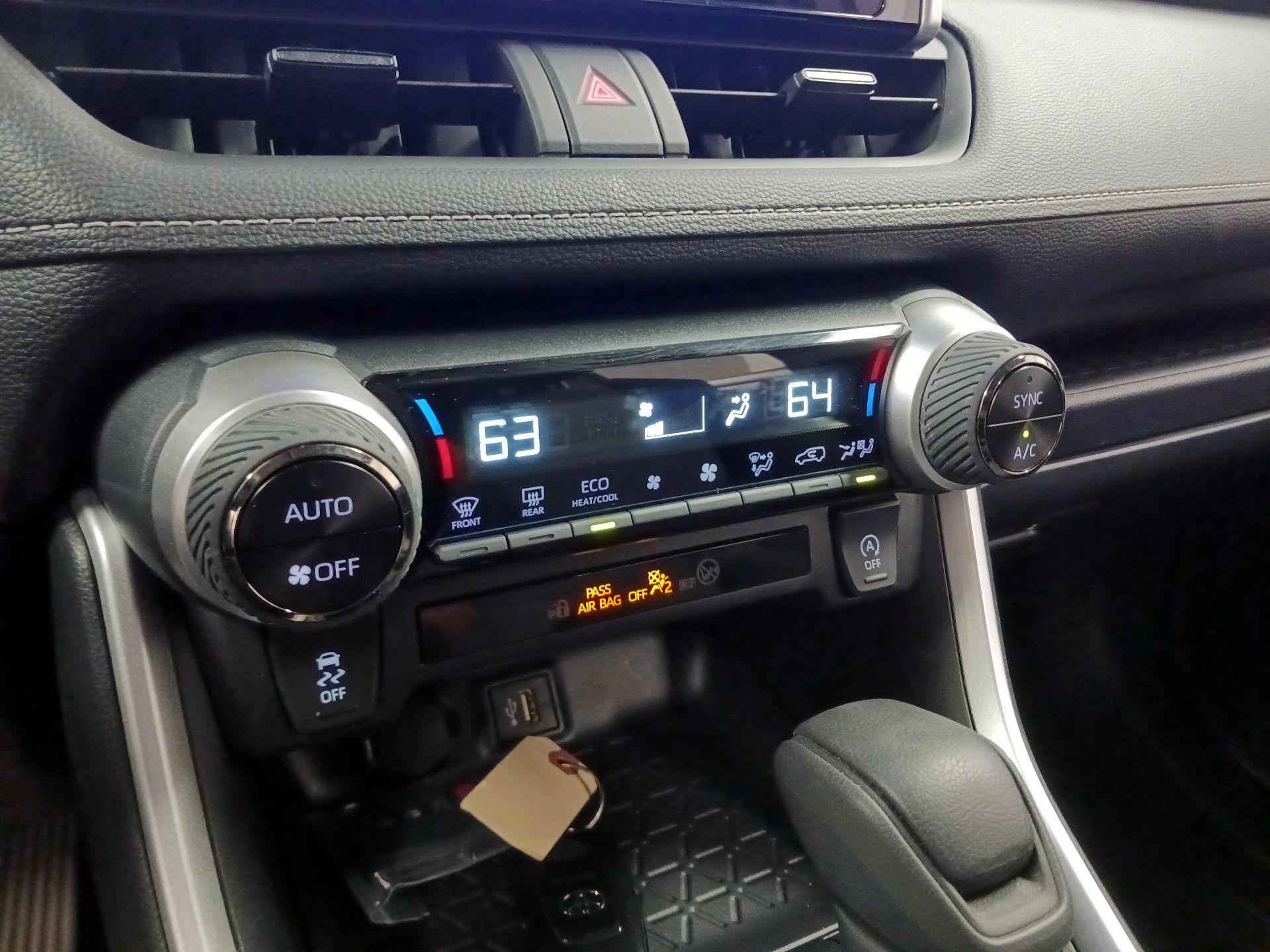 Thumbnail: 2025 Toyota RAV4 - 15