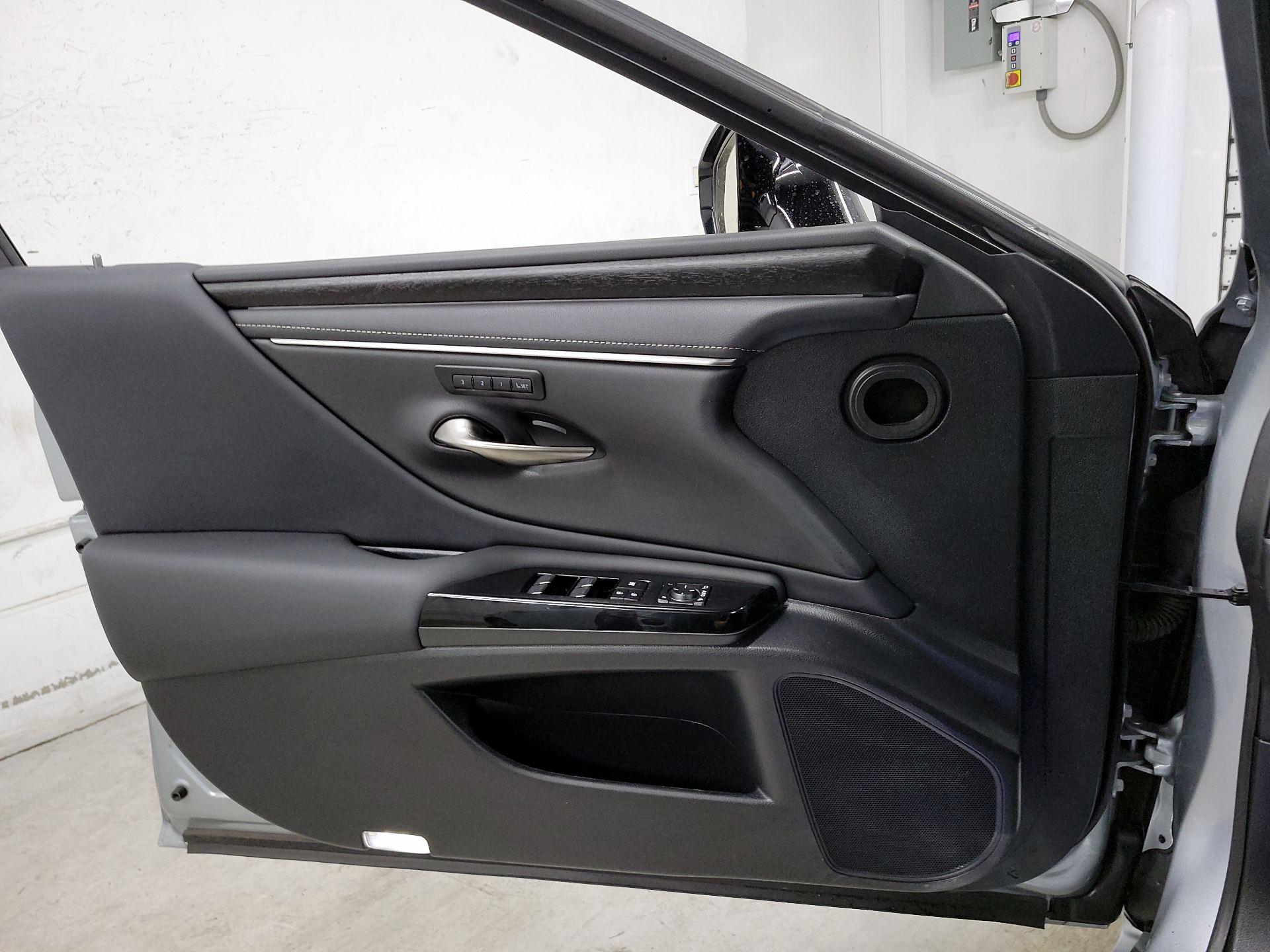 Thumbnail: 2025 Lexus ES - 12