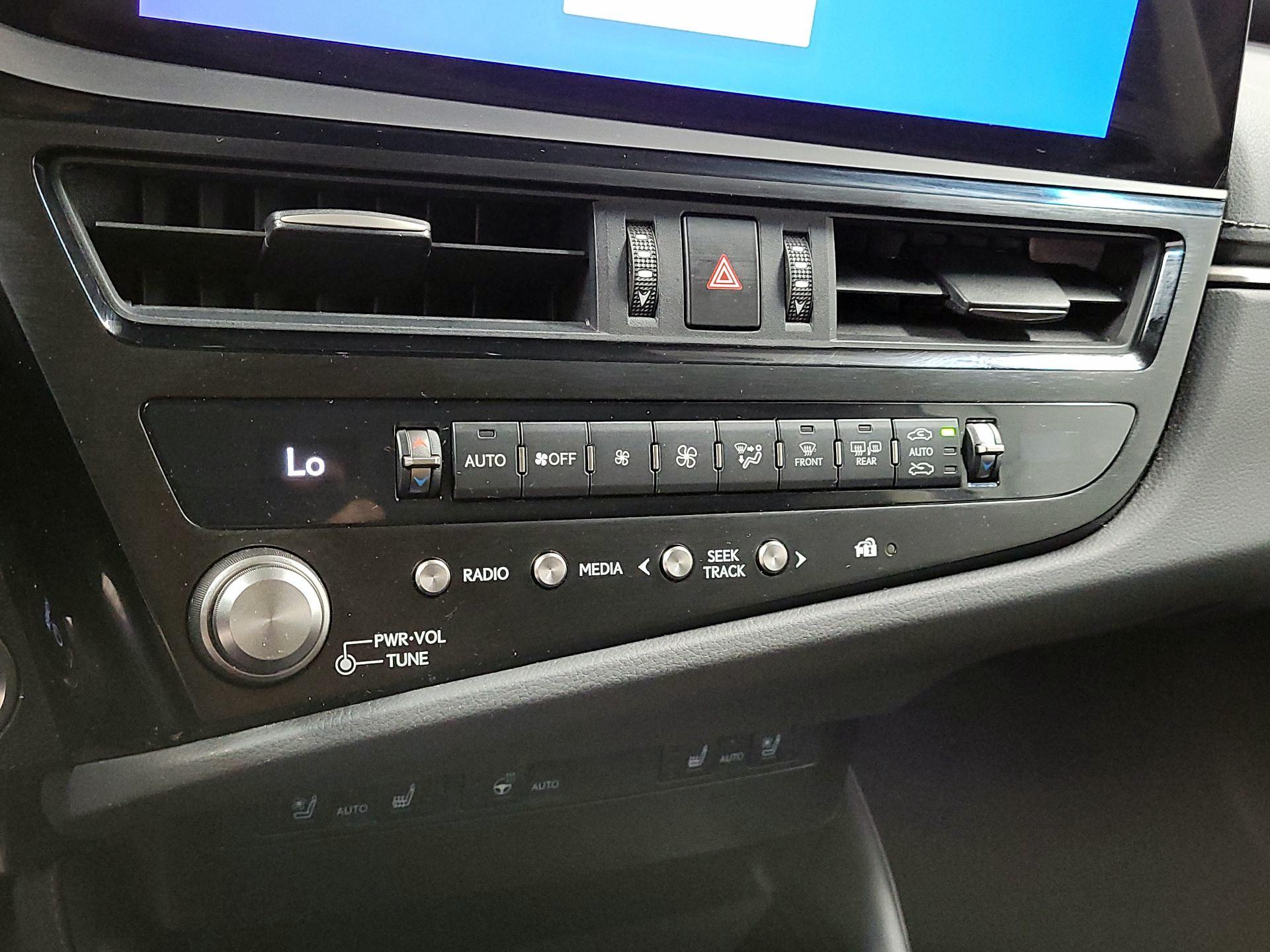 Thumbnail: 2025 Lexus ES - 15