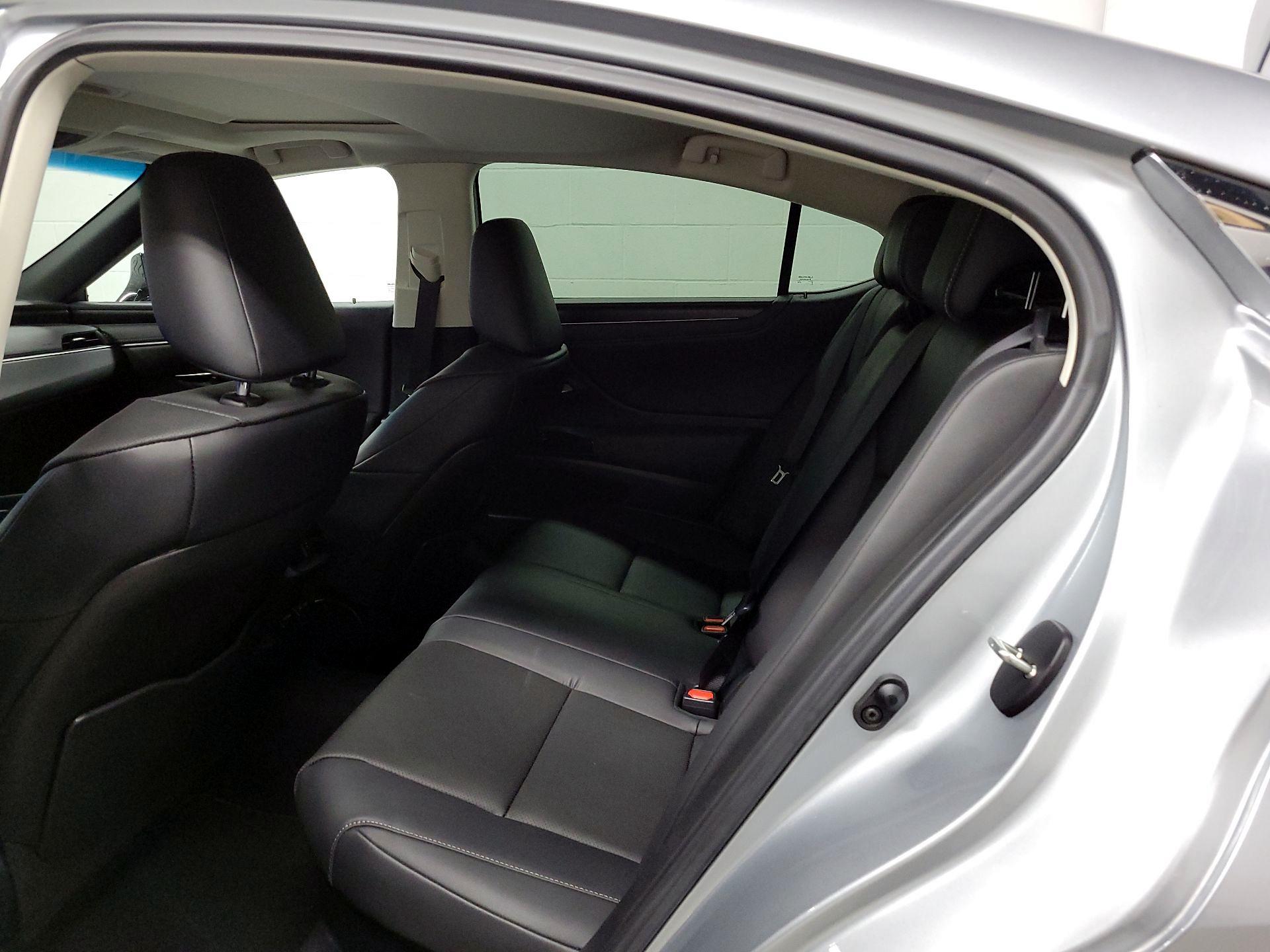 Thumbnail: 2025 Lexus ES - 17