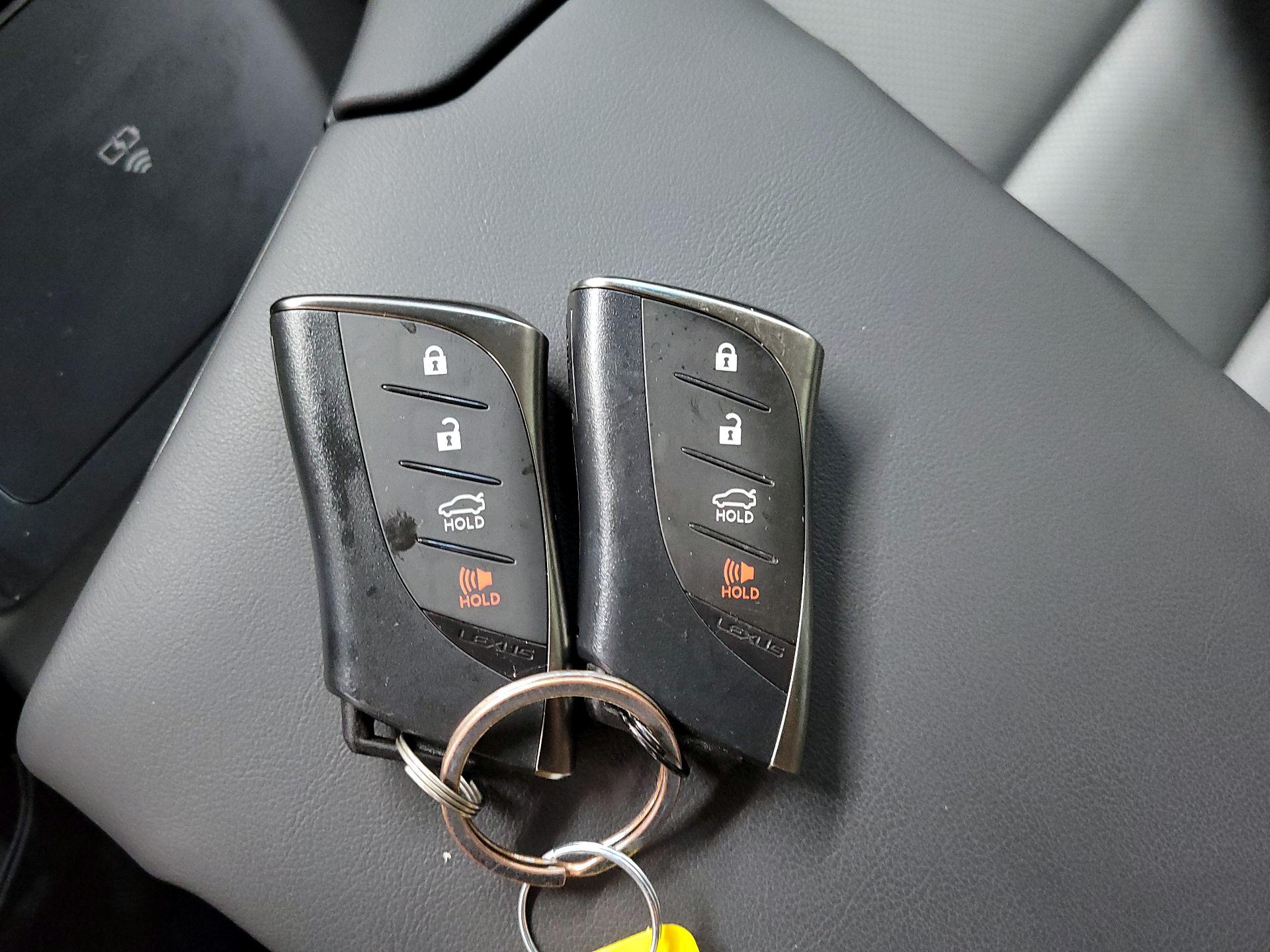 Thumbnail: 2025 Lexus ES - 20