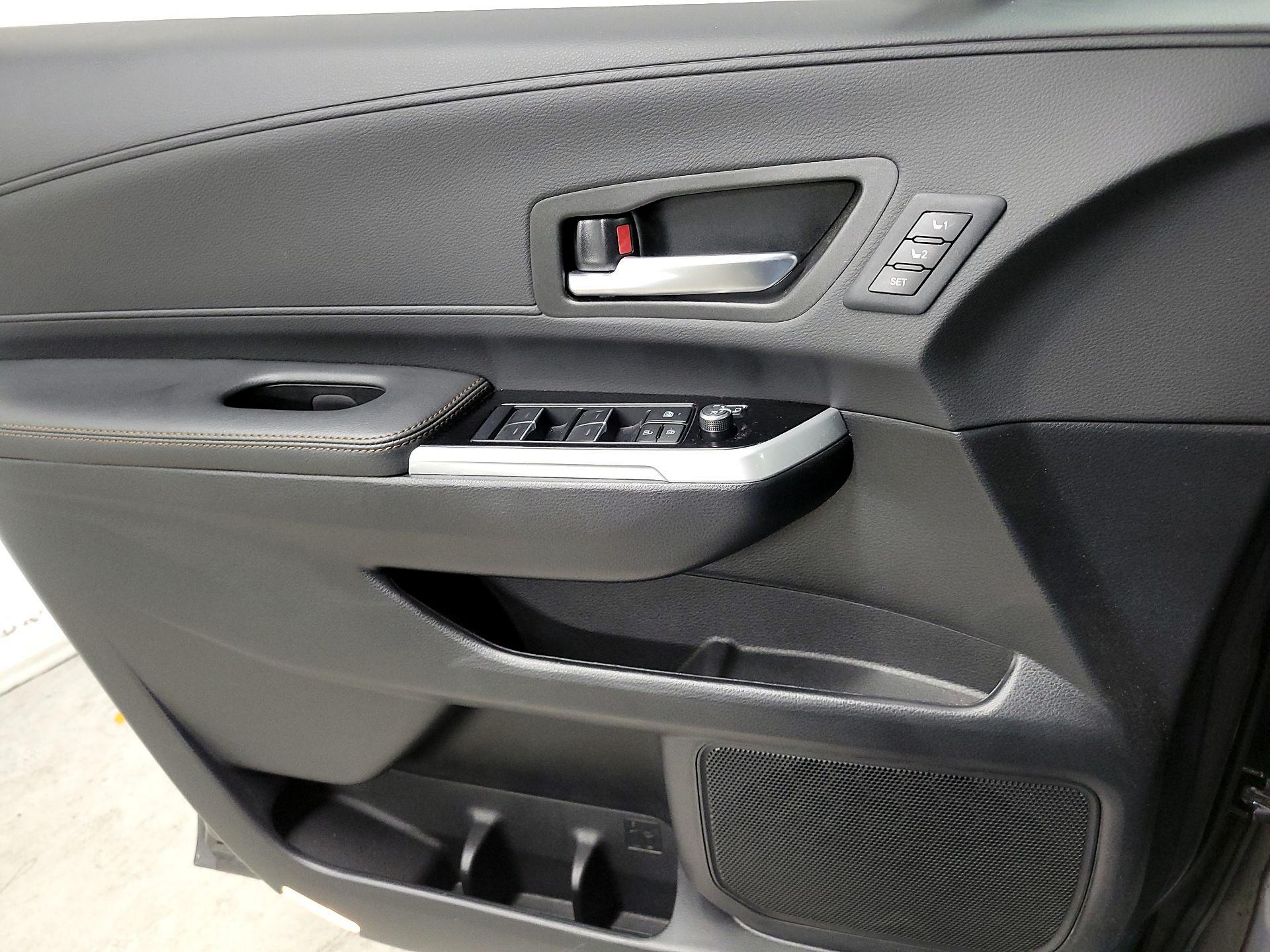 Thumbnail: 2025 Toyota Sienna - 12