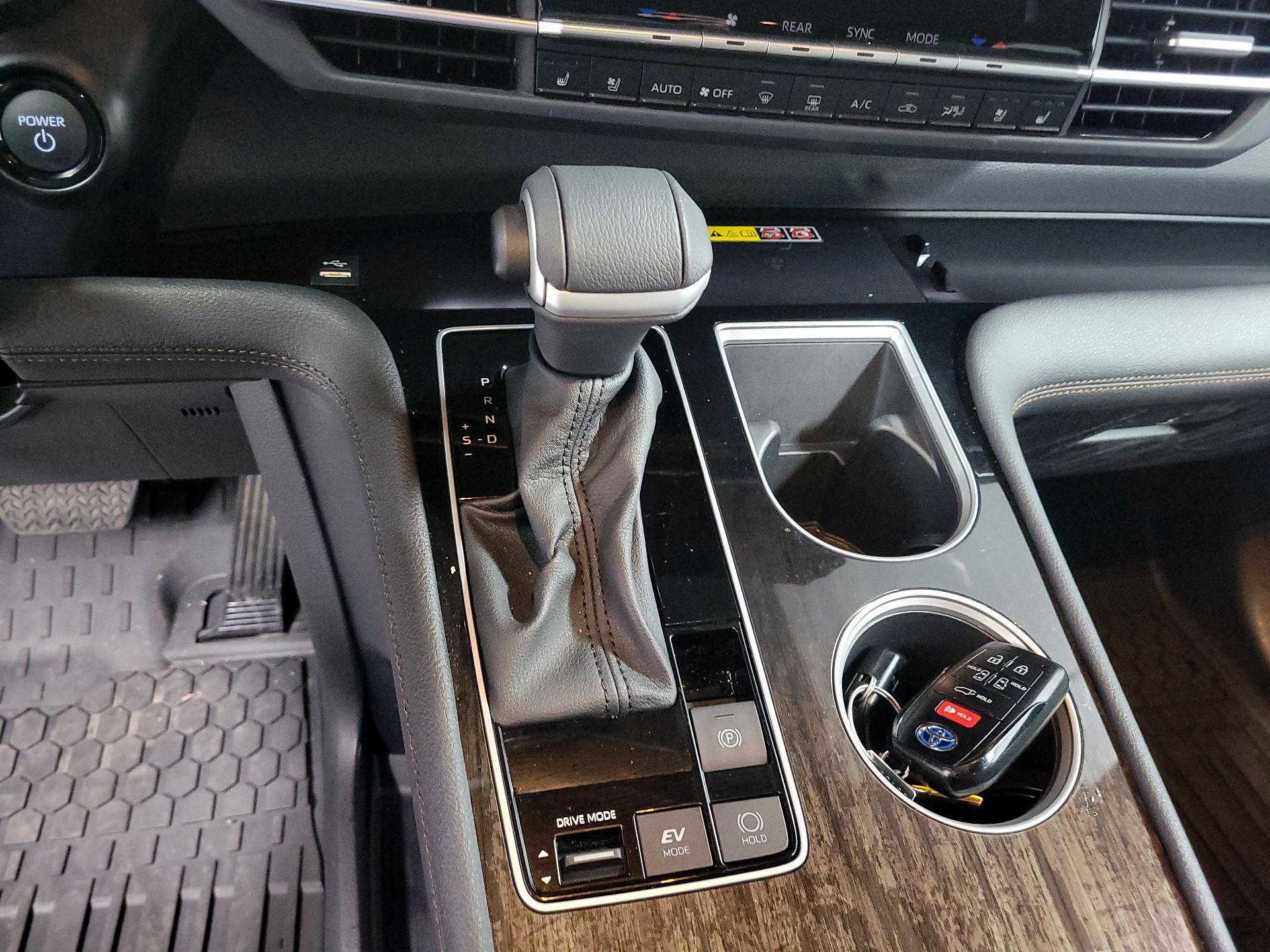 Thumbnail: 2025 Toyota Sienna - 17