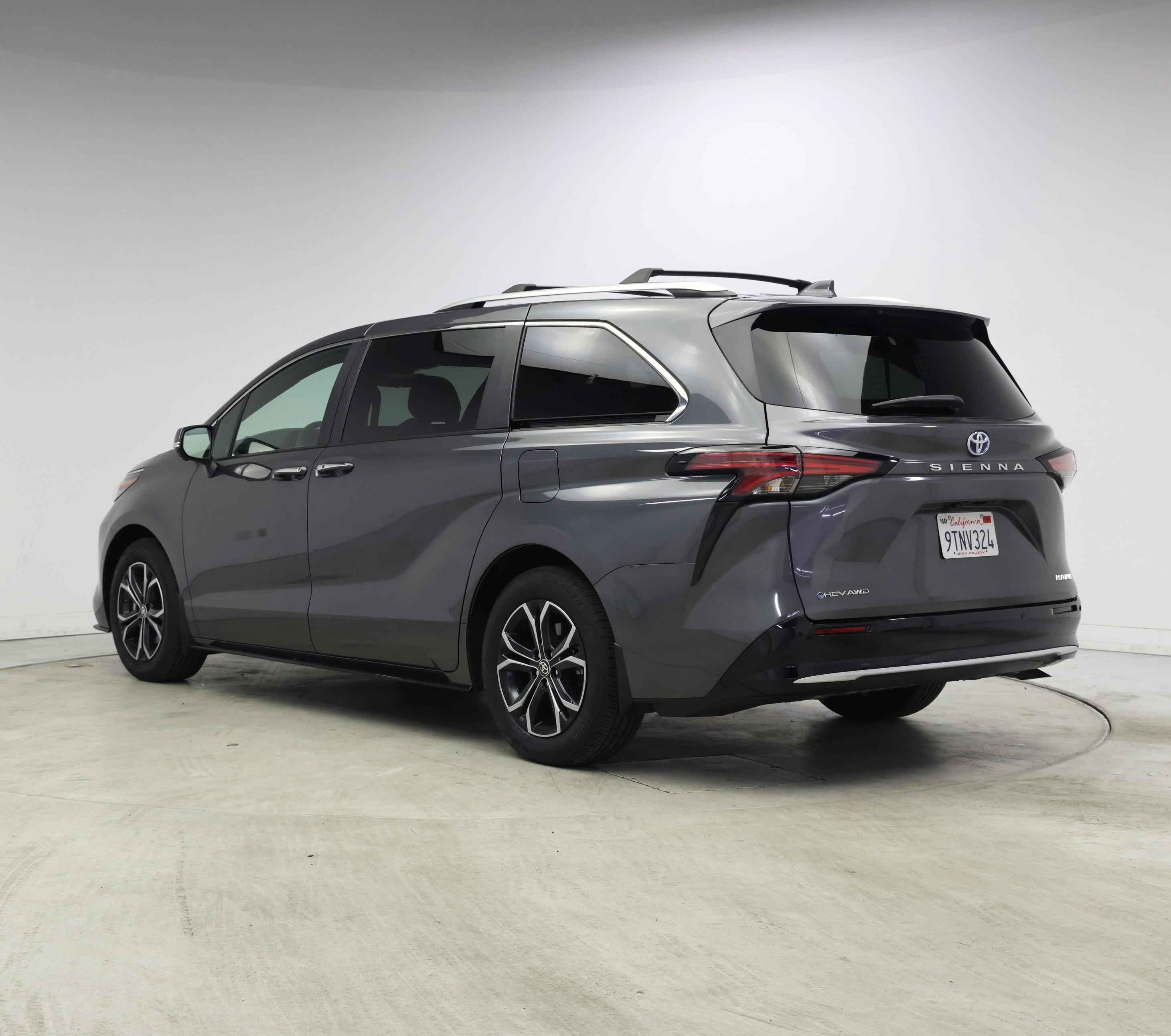 Thumbnail: 2025 Toyota Sienna - 2