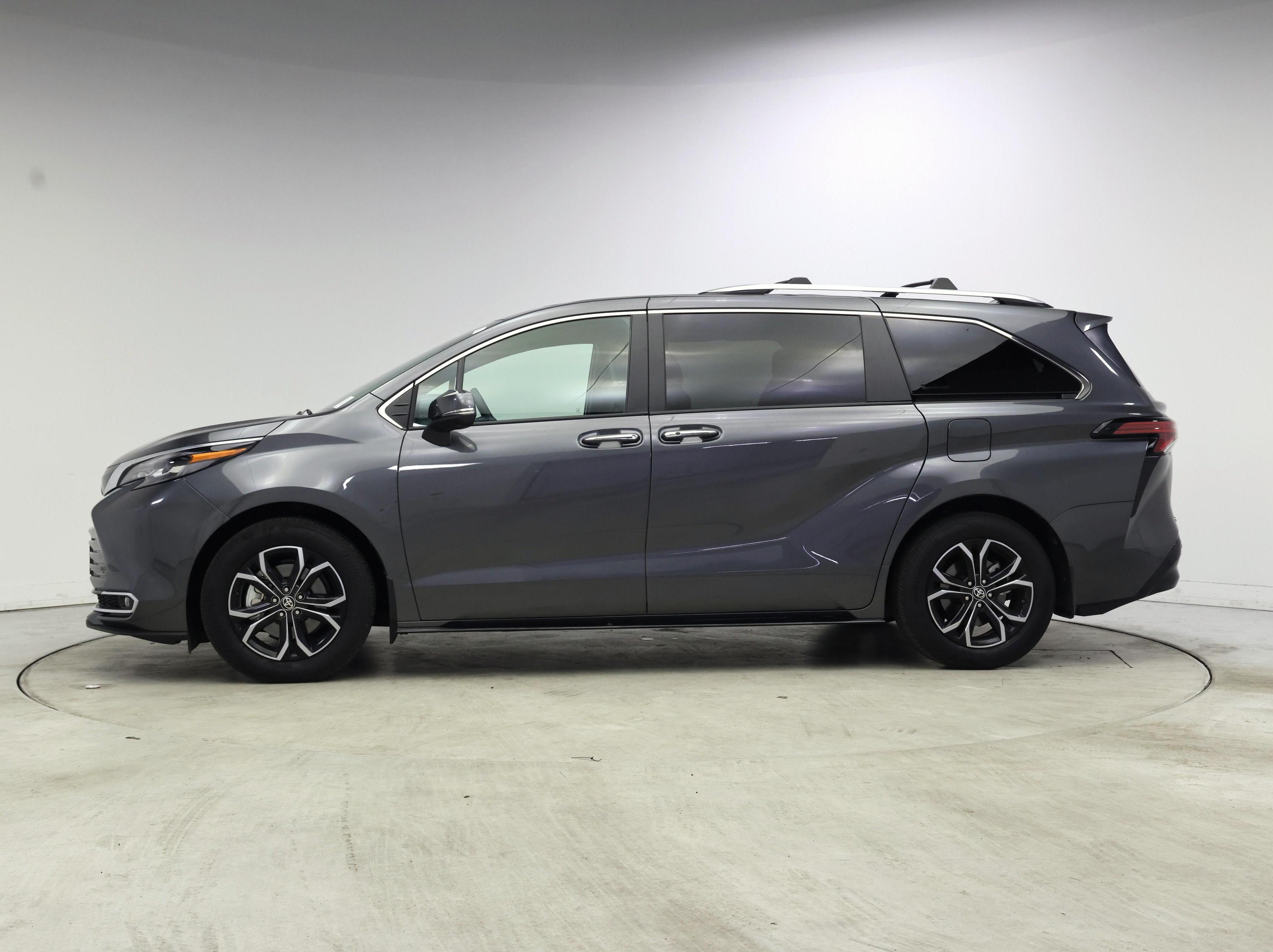 Thumbnail: 2025 Toyota Sienna - 3