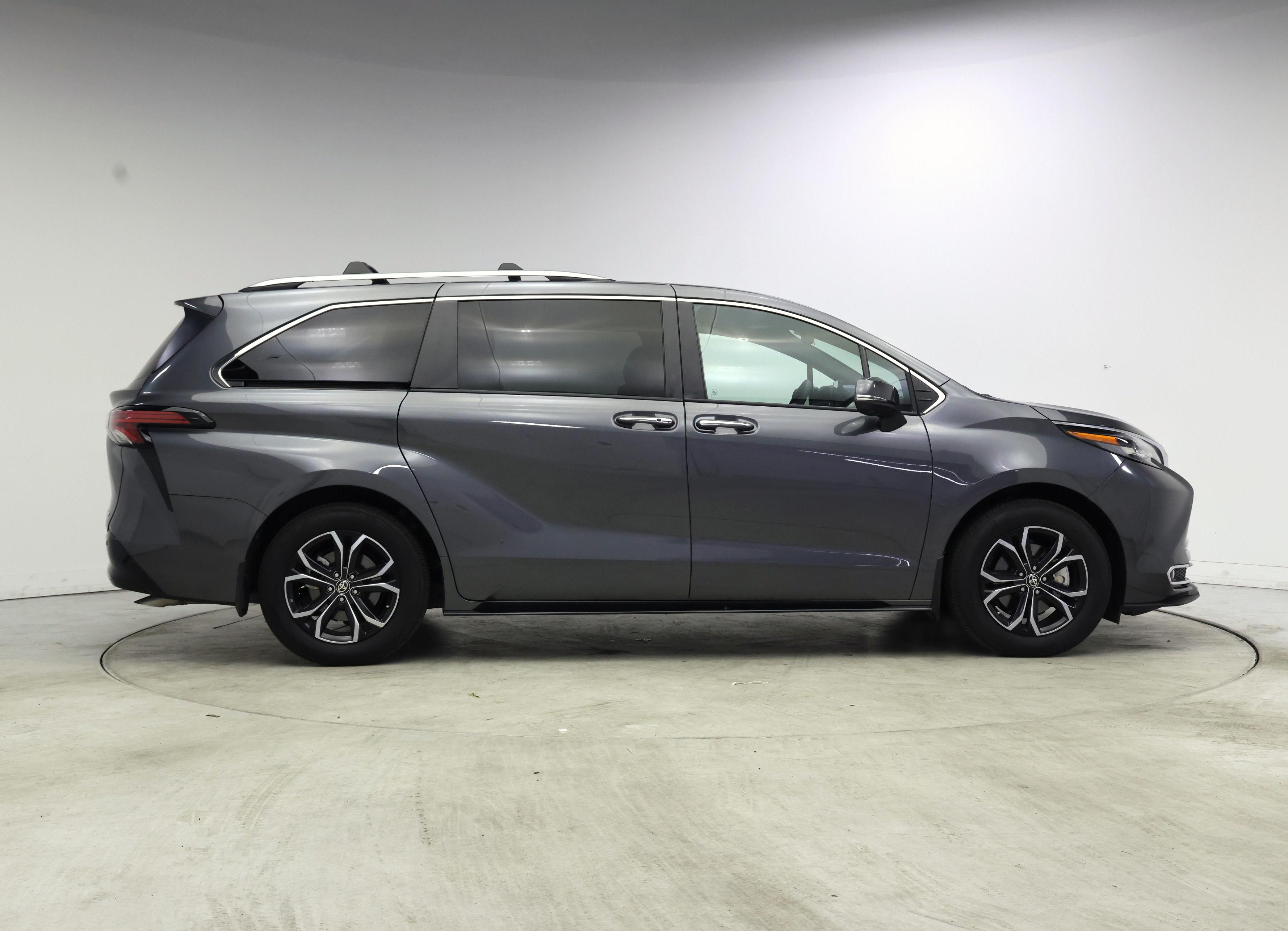 Thumbnail: 2025 Toyota Sienna - 7