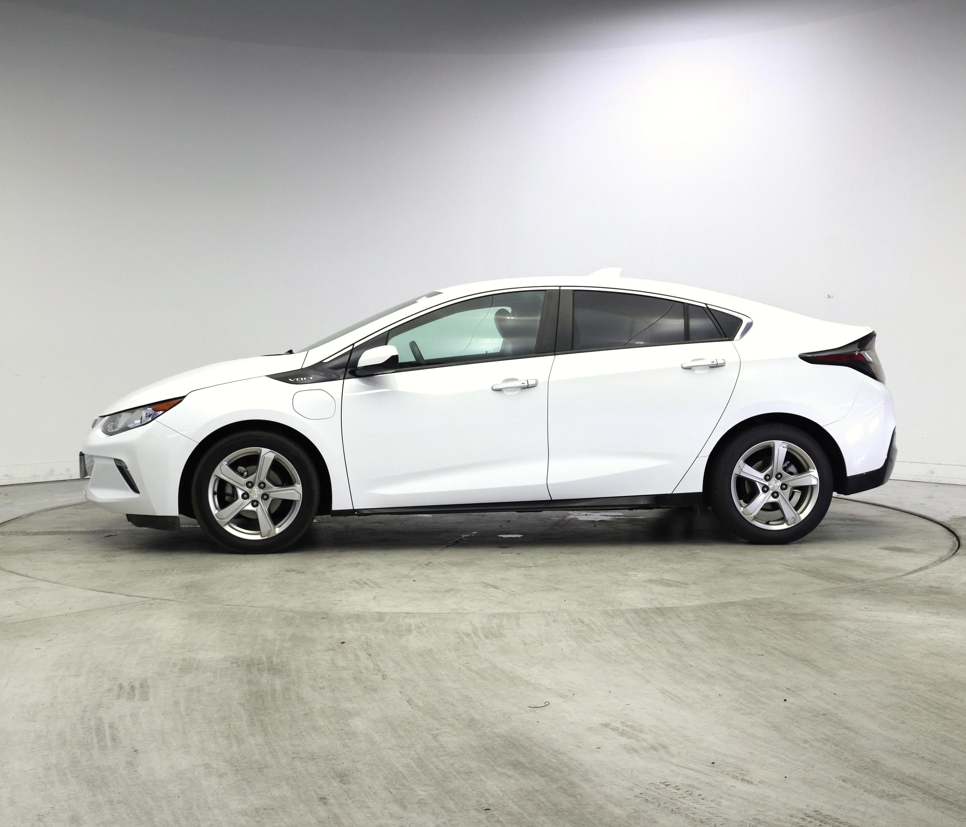 Thumbnail: 2017 Chevrolet Volt - 3