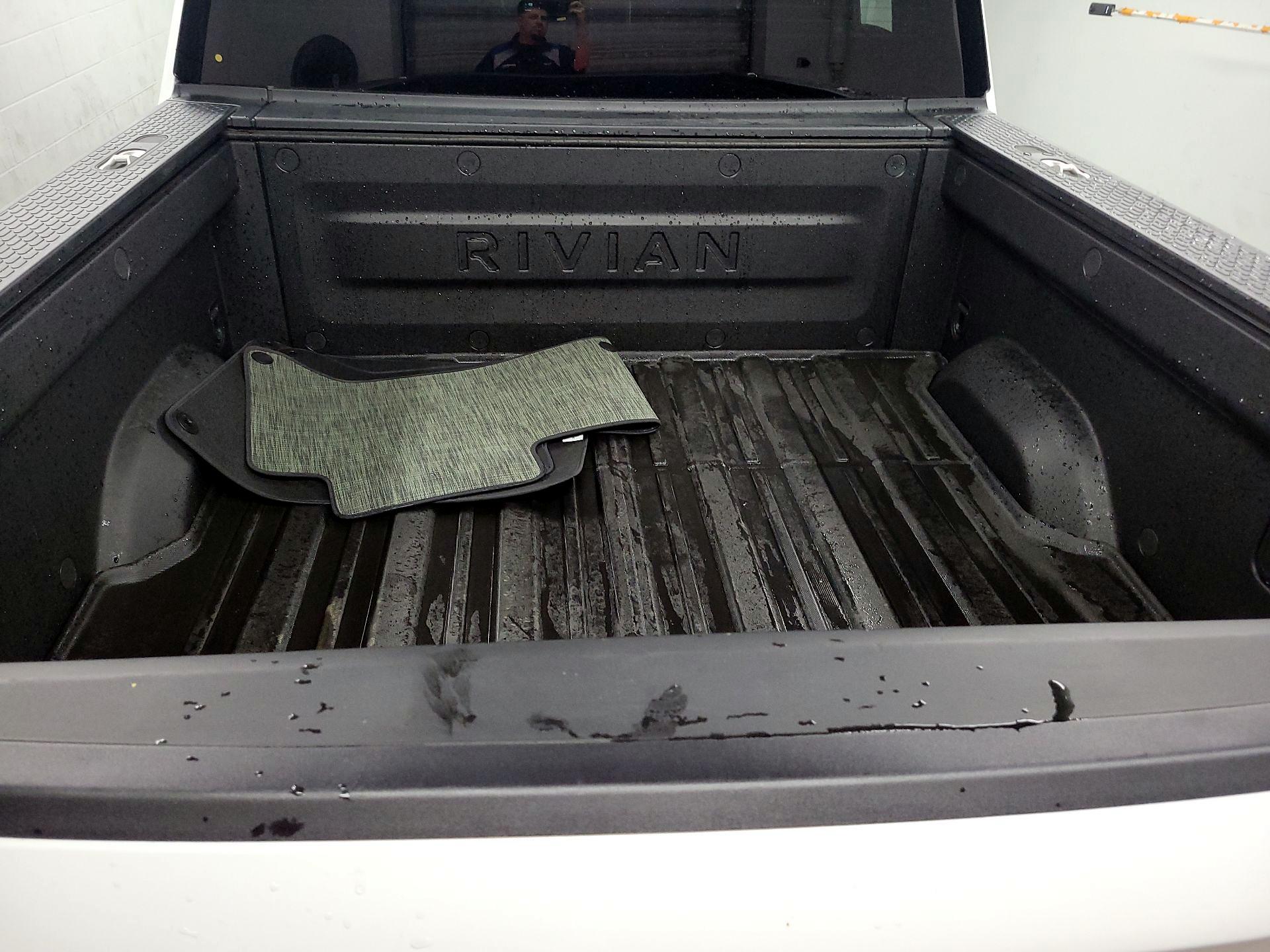 Thumbnail: 2024 Rivian R1T - 18