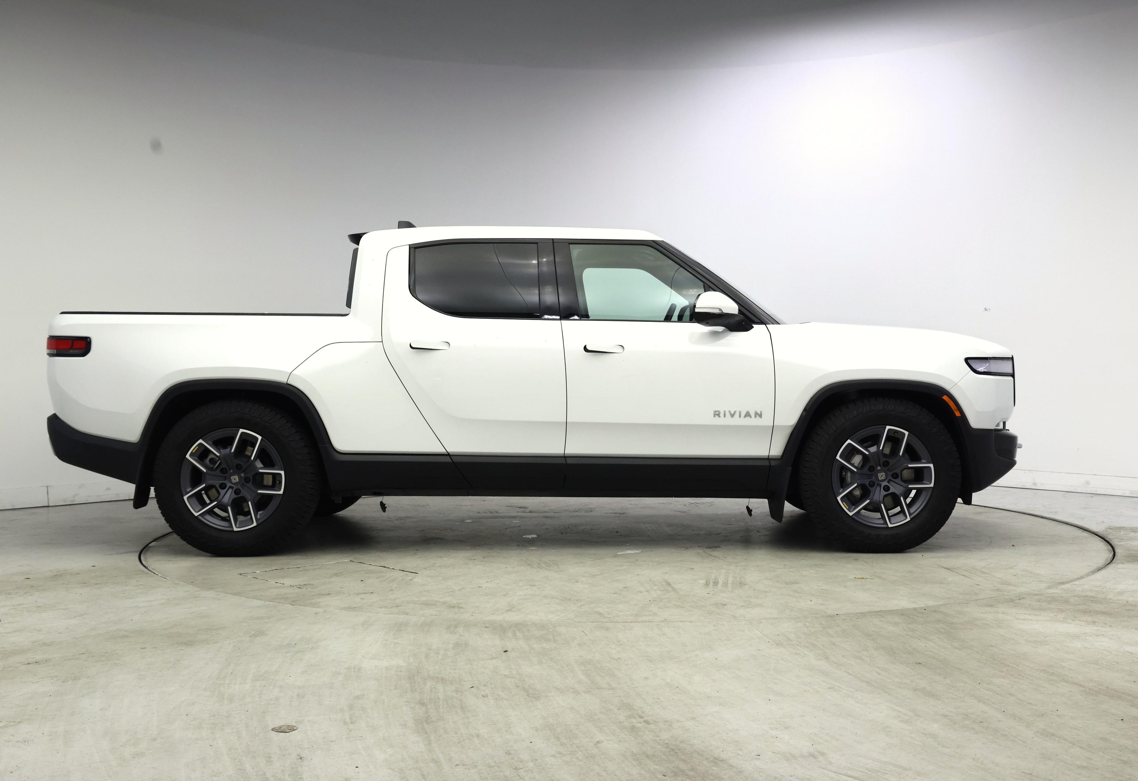 Thumbnail: 2024 Rivian R1T - 7