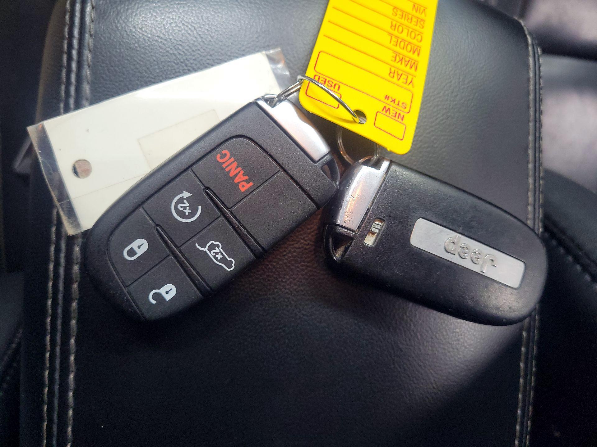 Thumbnail: 2017 Jeep Grand Cherokee - 18