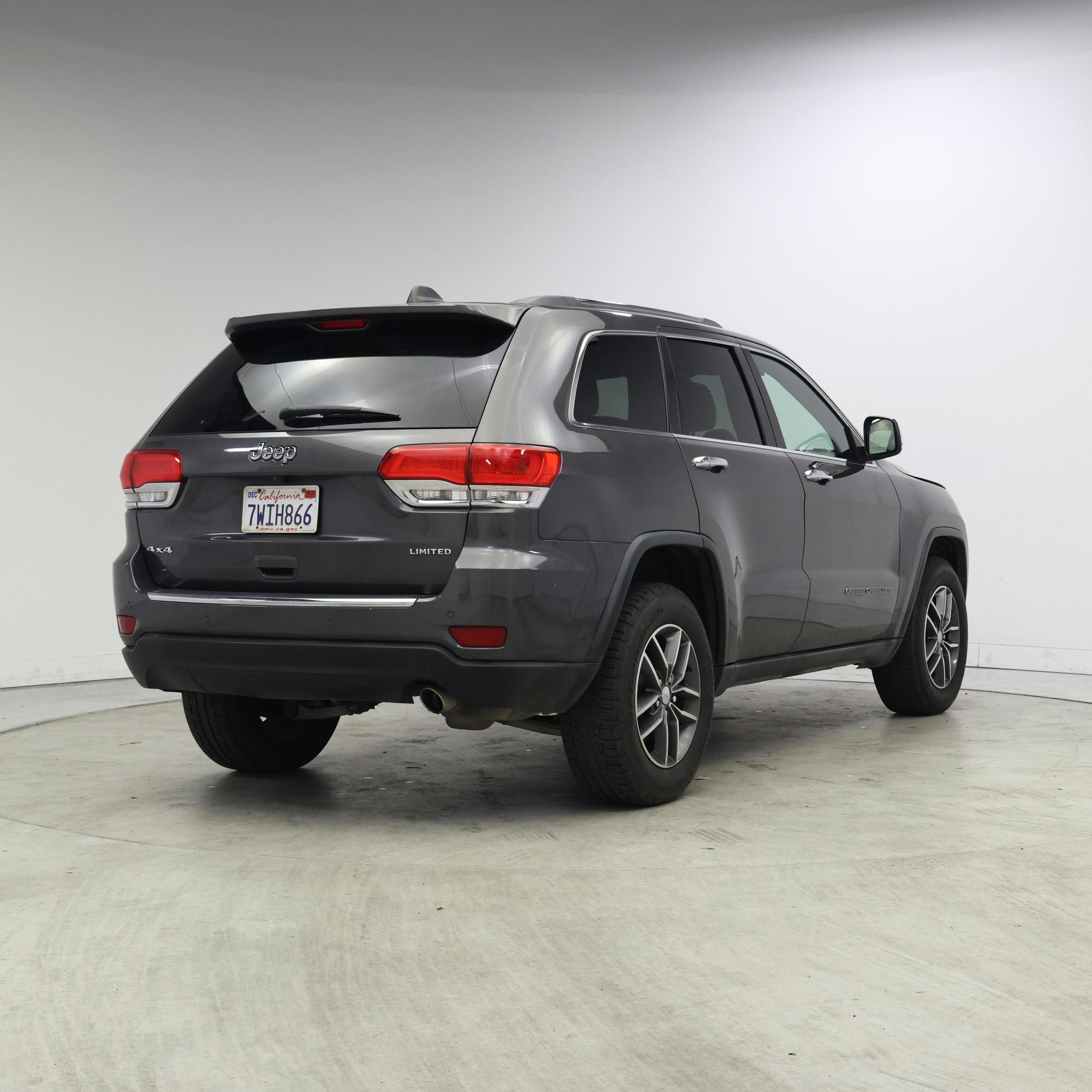 Thumbnail: 2017 Jeep Grand Cherokee - 8